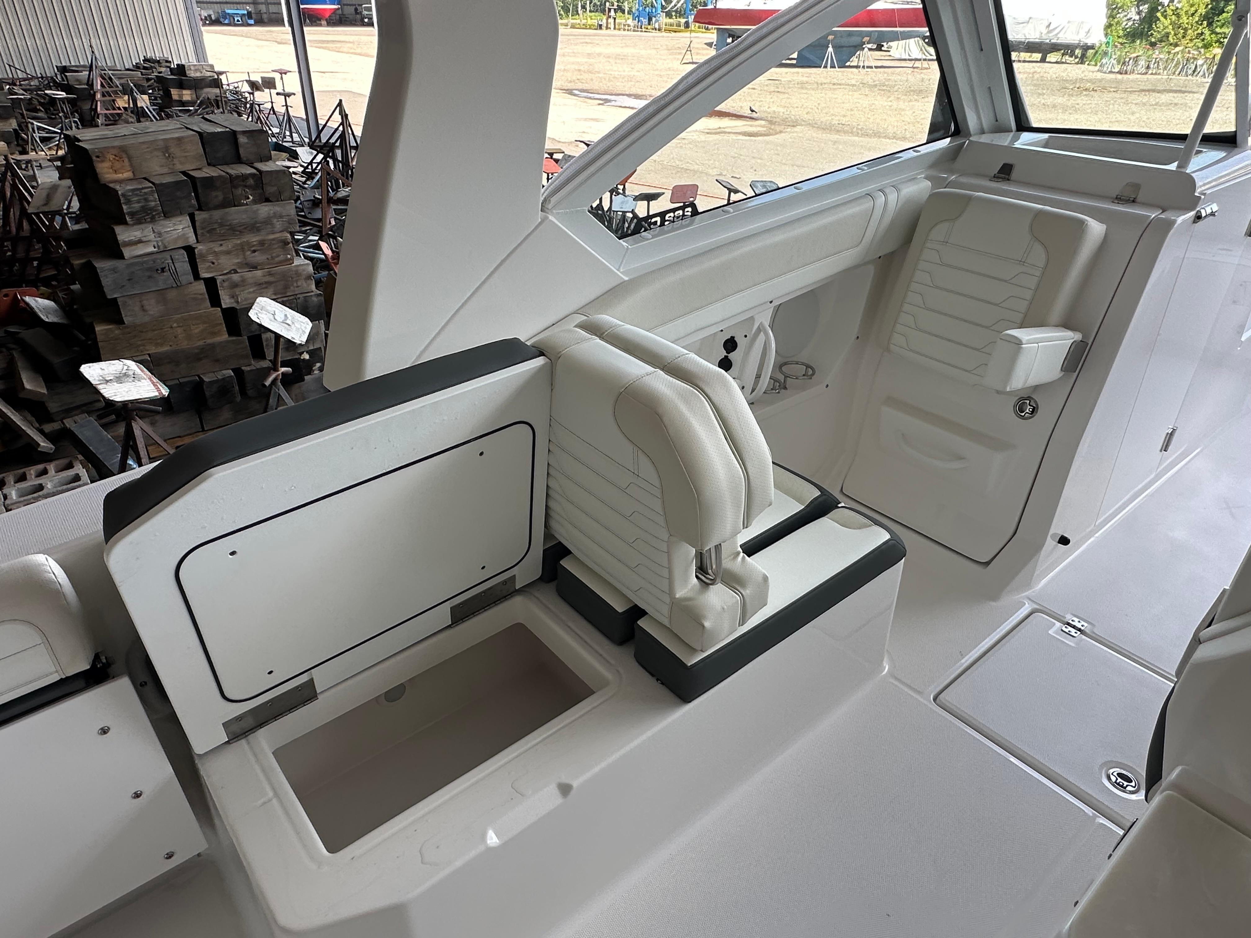 2026 Edgewater 262CX CROSSOVER-19
