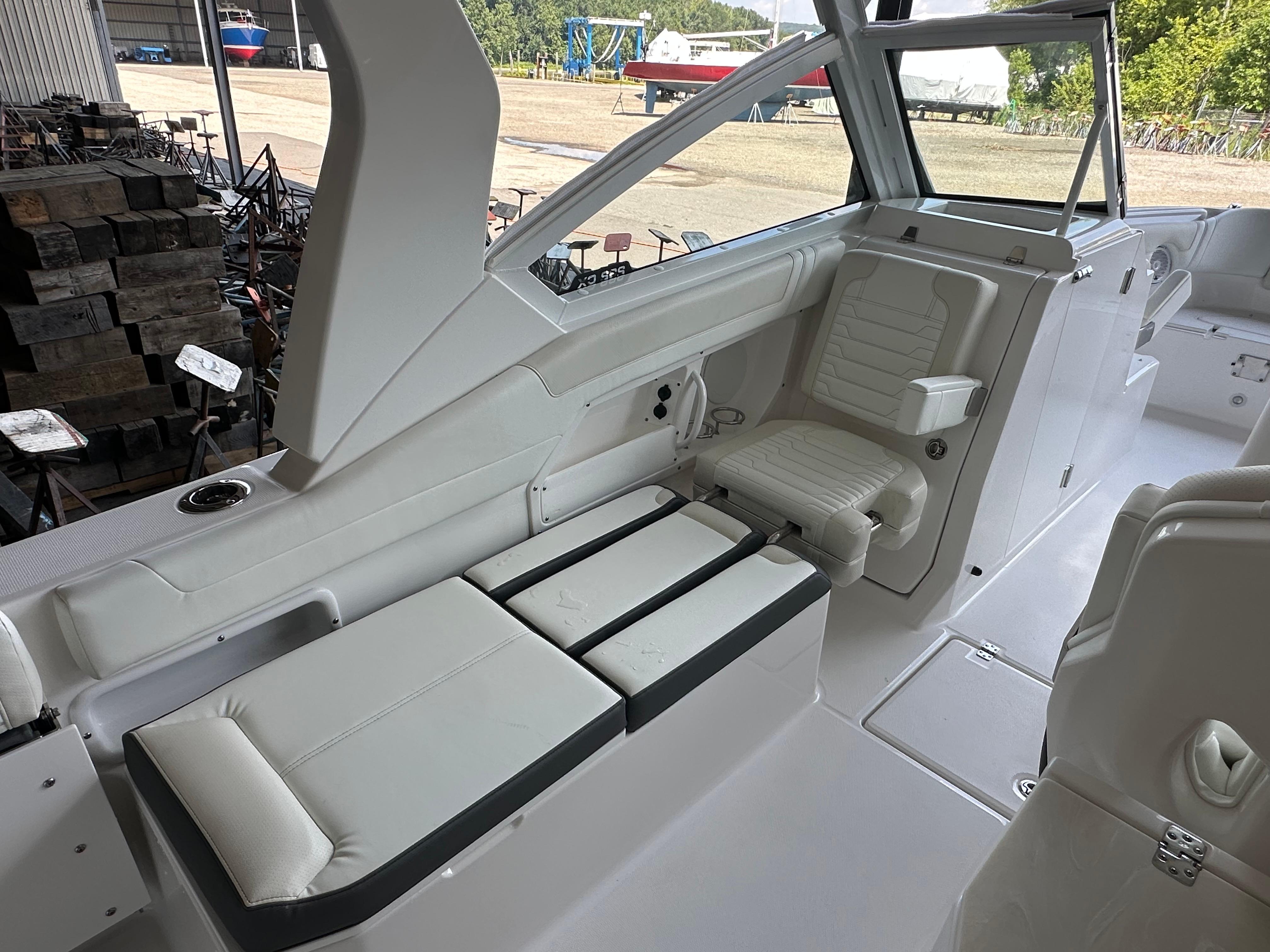 2026 Edgewater 262CX CROSSOVER-18