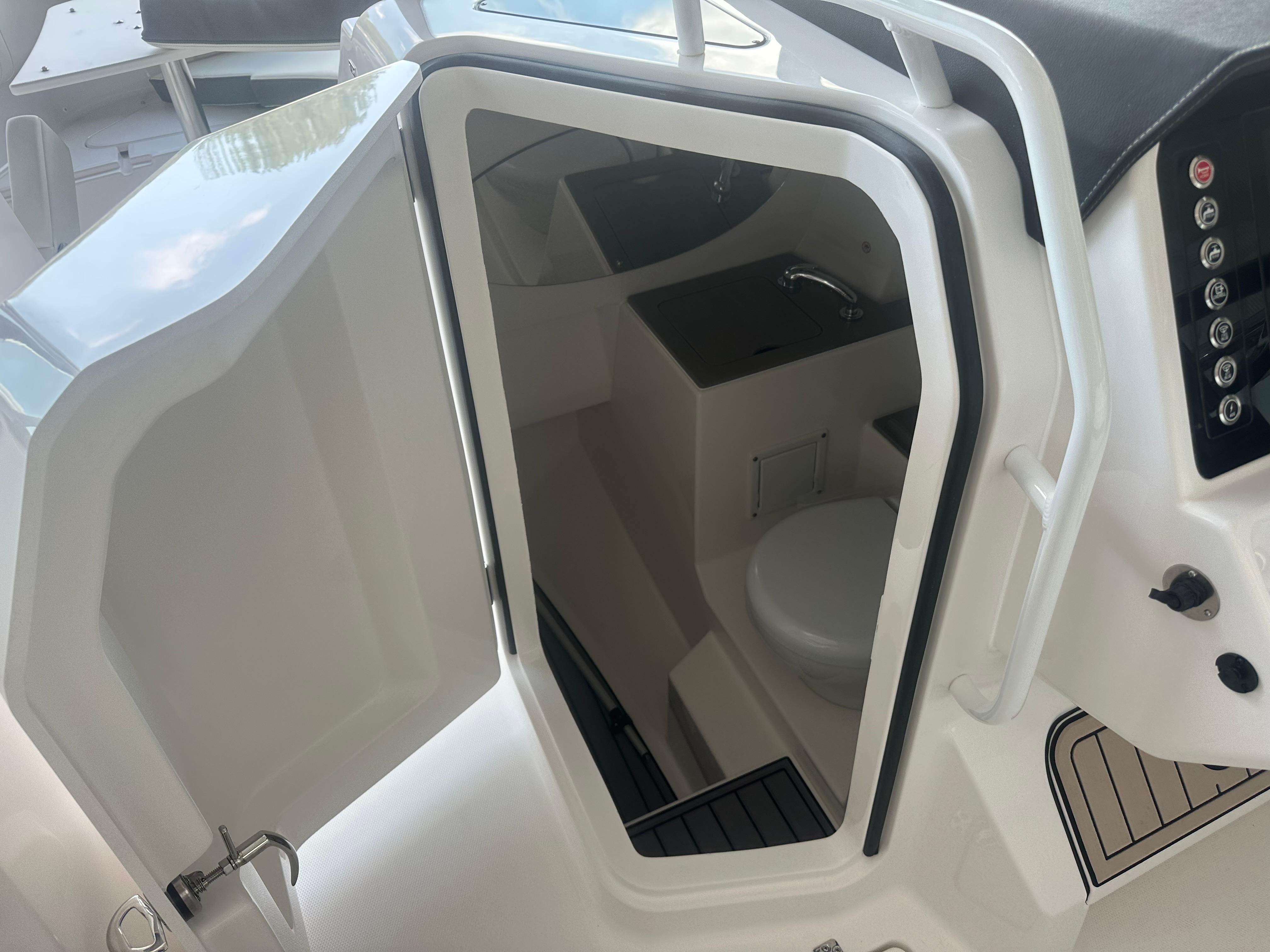2026 Edgewater 262CX CROSSOVER-27