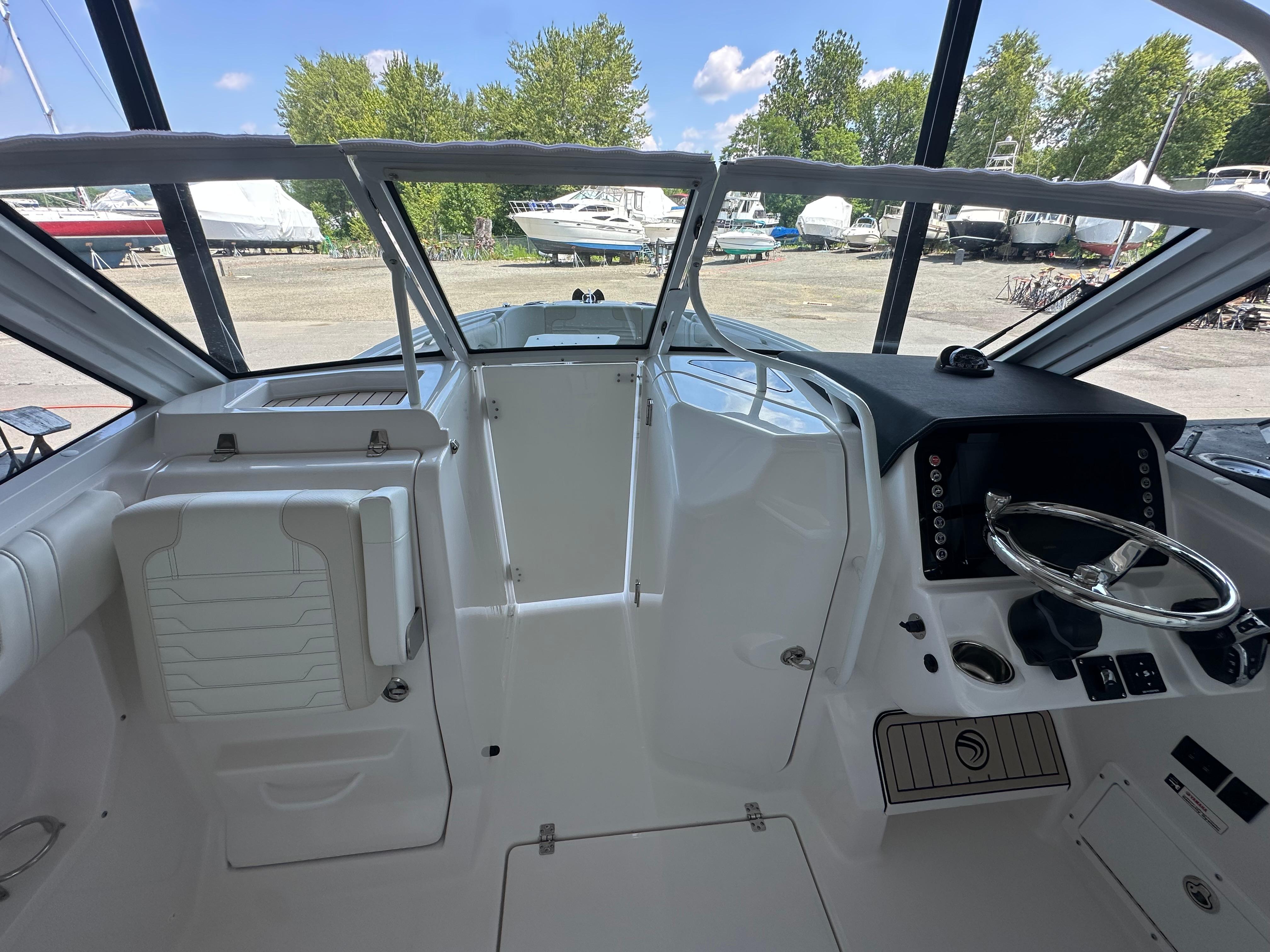 2026 Edgewater 262CX CROSSOVER-29