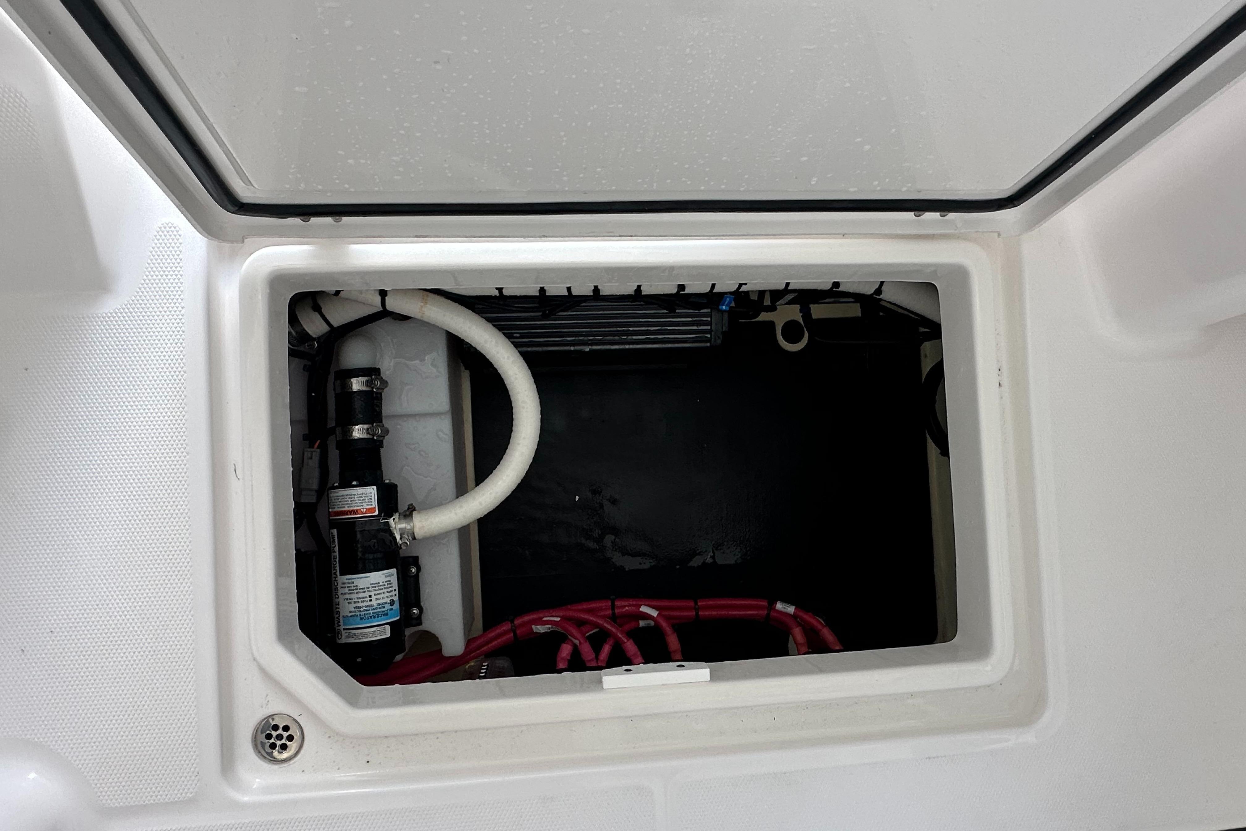 2026 Edgewater 262CX CROSSOVER-37