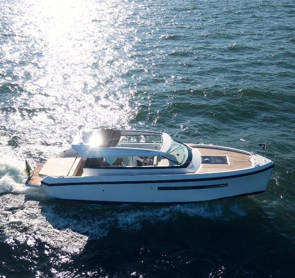 2023 Delta Powerboats 33 Coupe