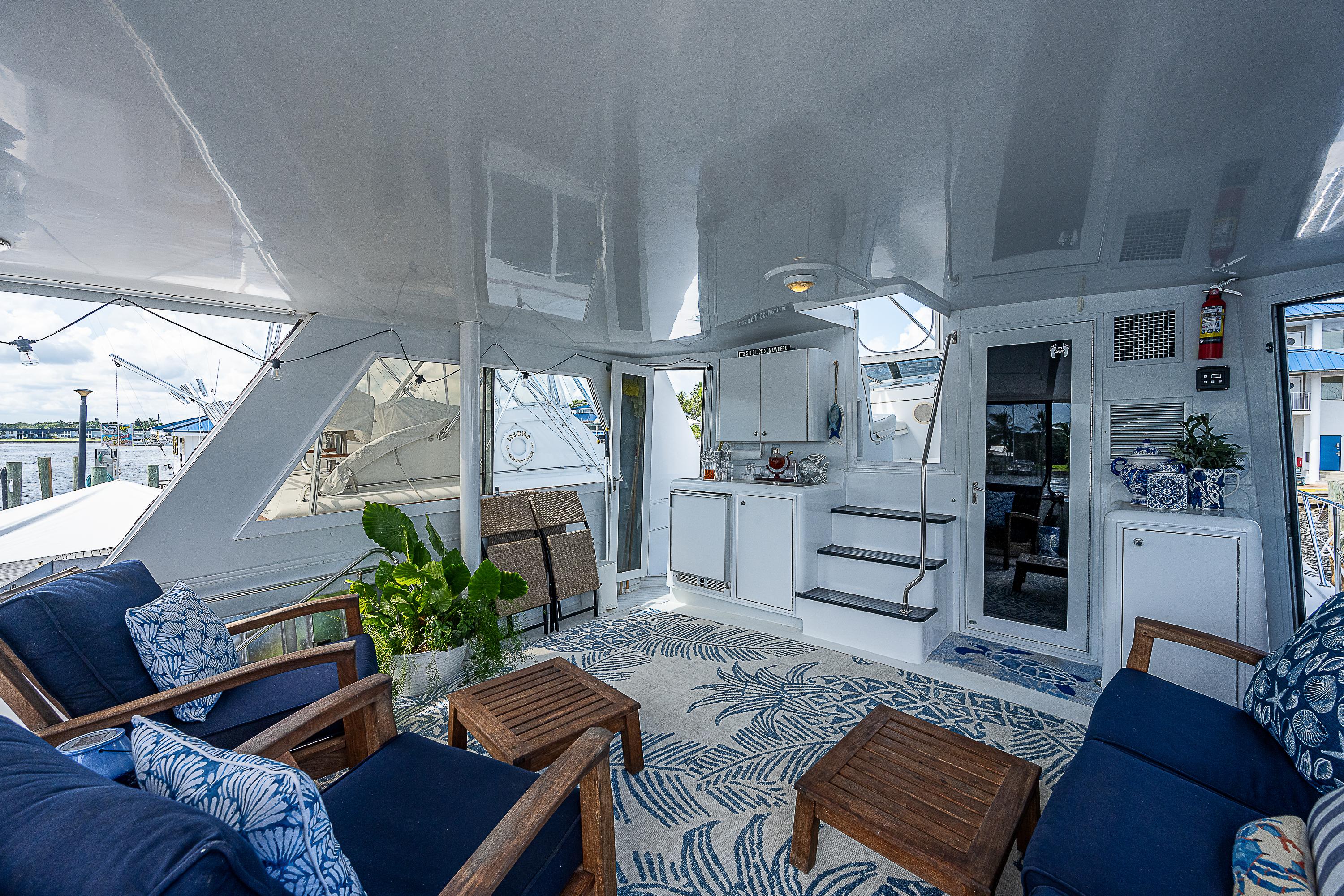 Hatteras 52 Cockpit Motor Yacht Forty Nine Fifty One - Aft Deck Seating