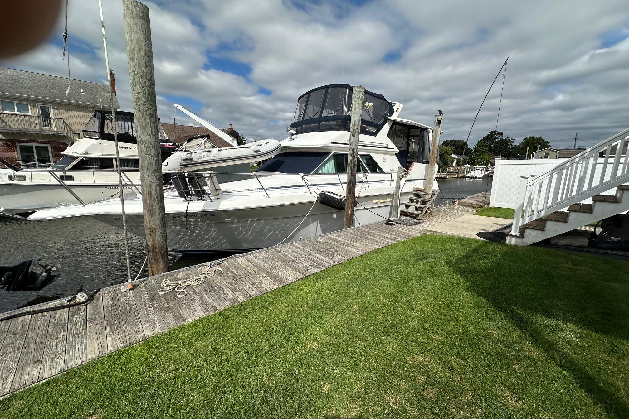1989 Sea Ray 380 Aft Cabin