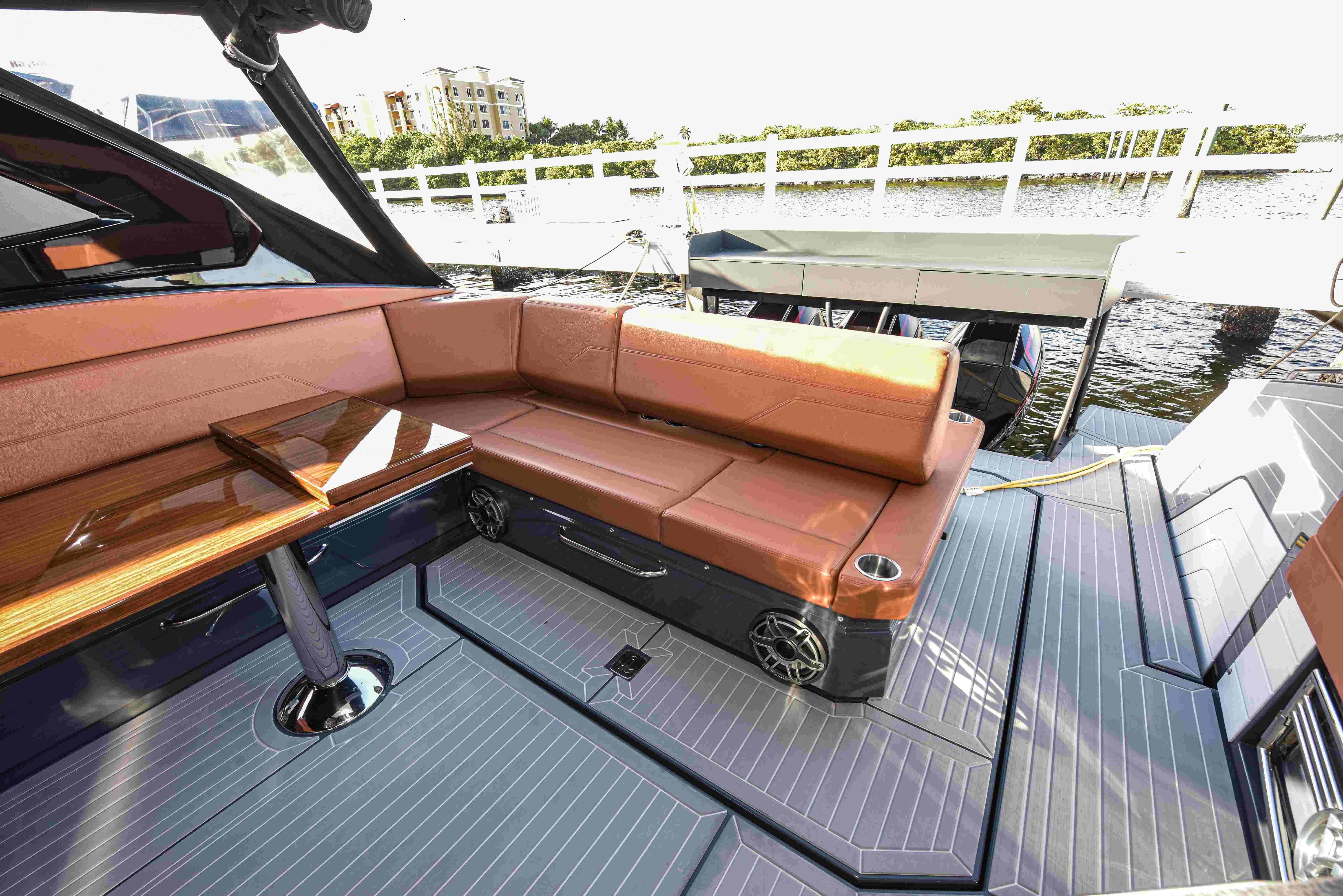 2021-cruisers-yachts-42-gls-ob-power-9778842-20250501095556289-1_XLARGE