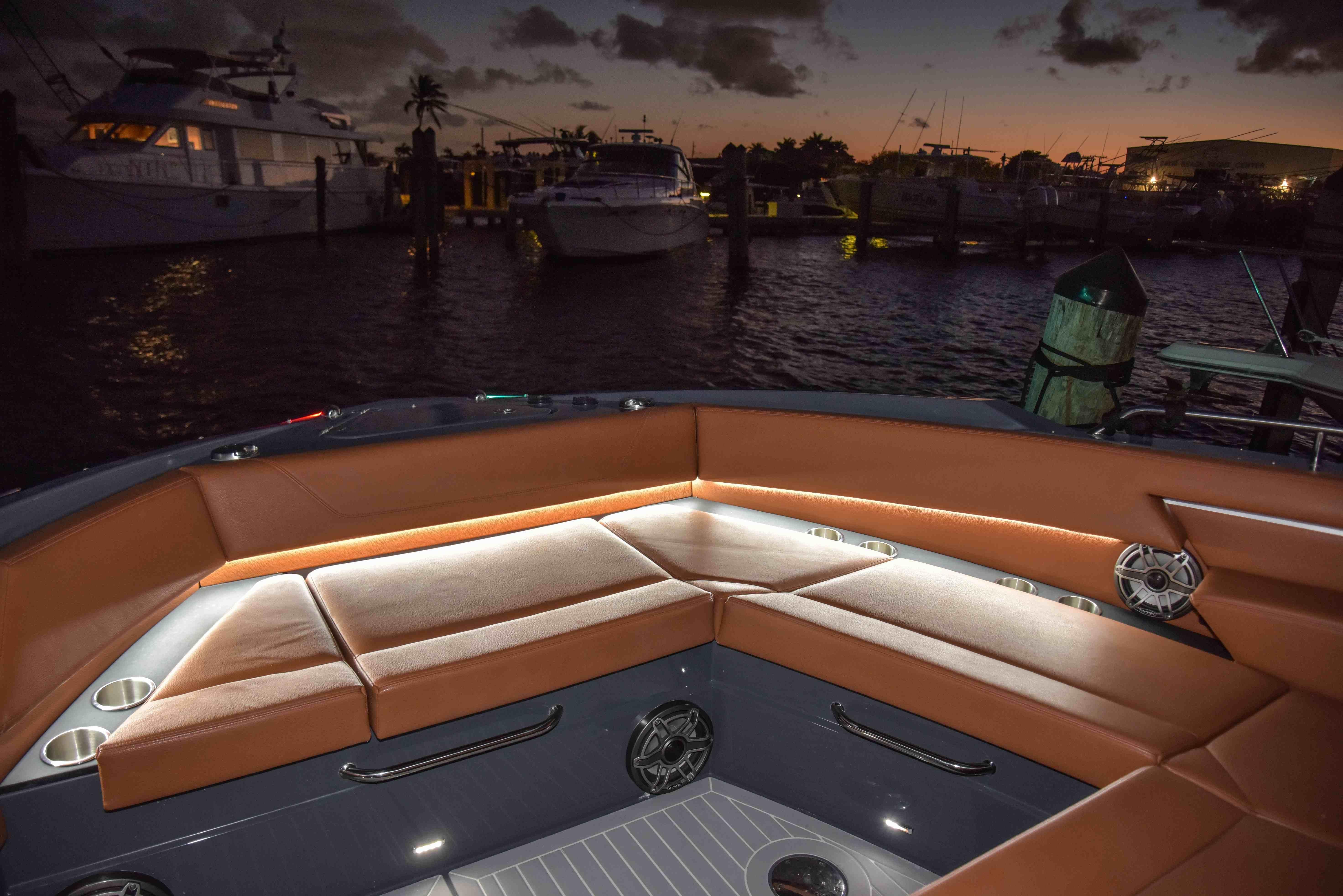 2021-cruisers-yachts-42-gls-ob-power-9778842-20250501095824858-1_XLARGE