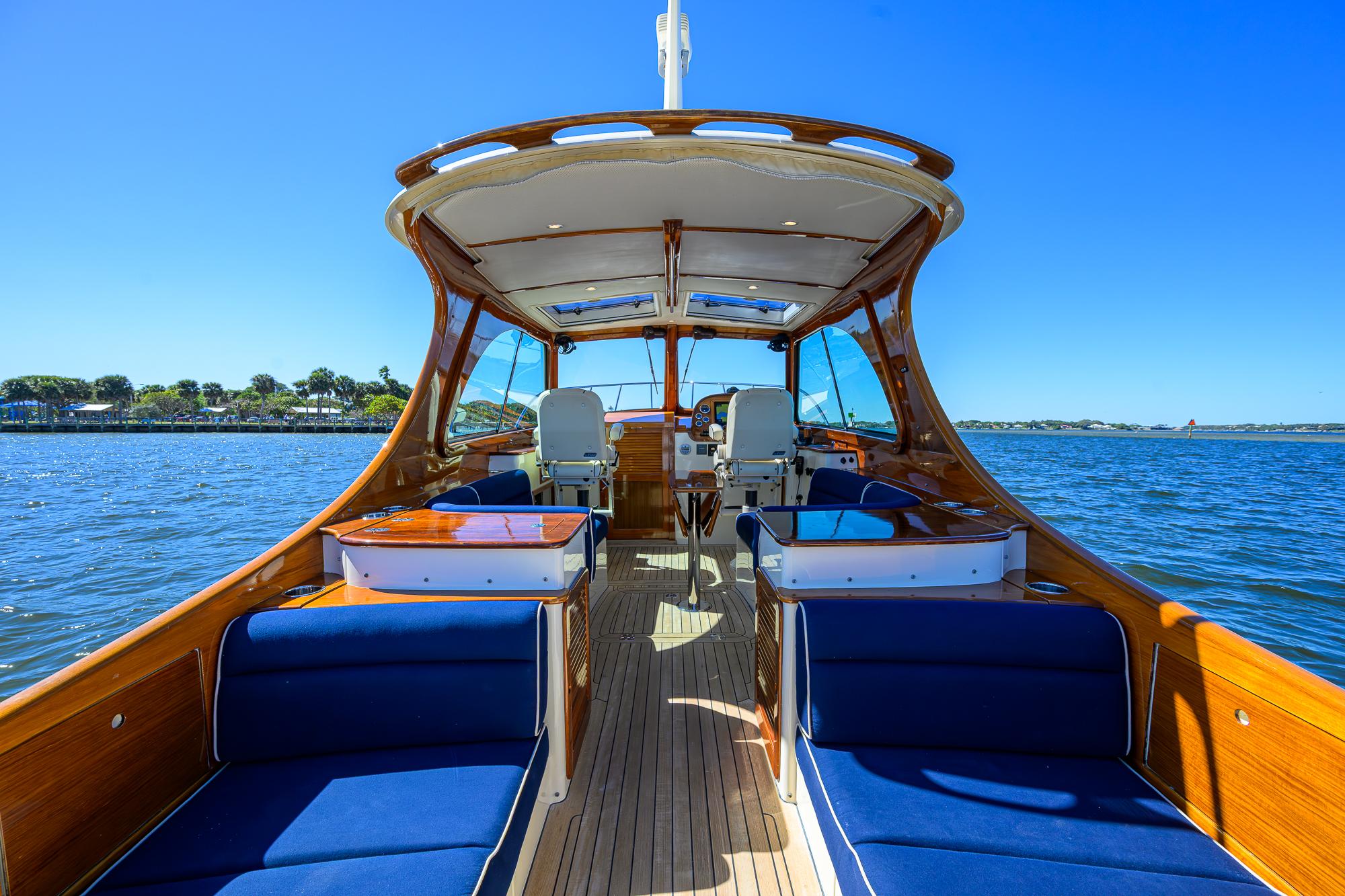 2010-hinckley-picnic-boat-37-mkiii-power-9728845-20250326104343668-1_XLARGE