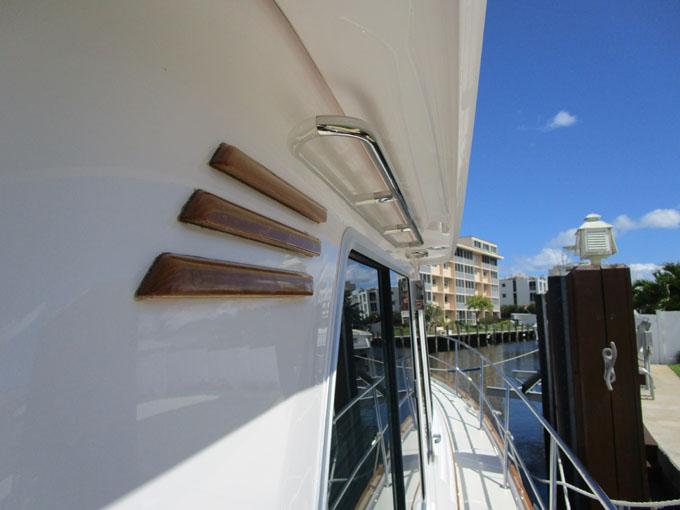 Overhead side deck rail