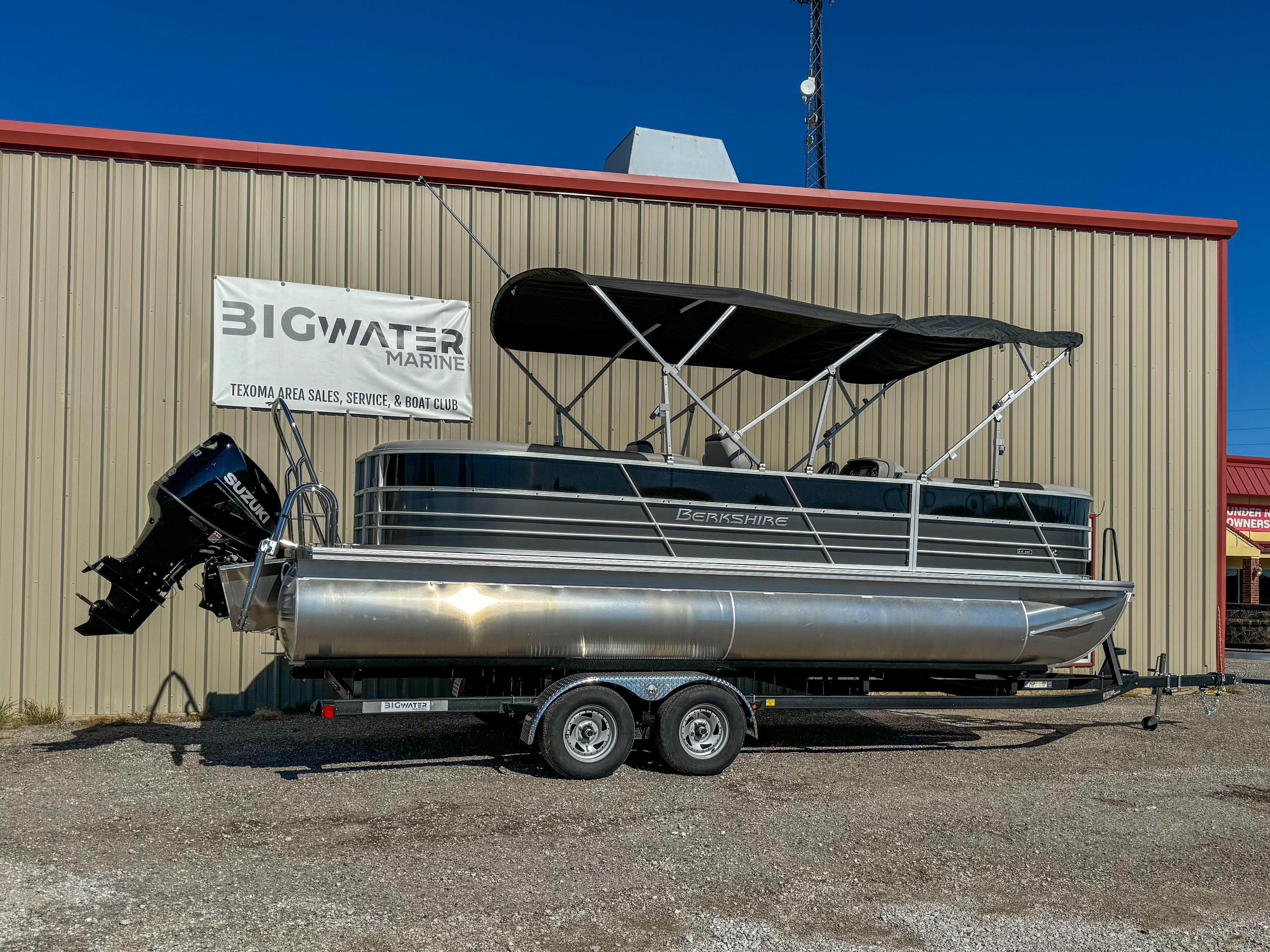 2024 Berkshire 24RFX LE / Suzuki 140 HP - Image 3