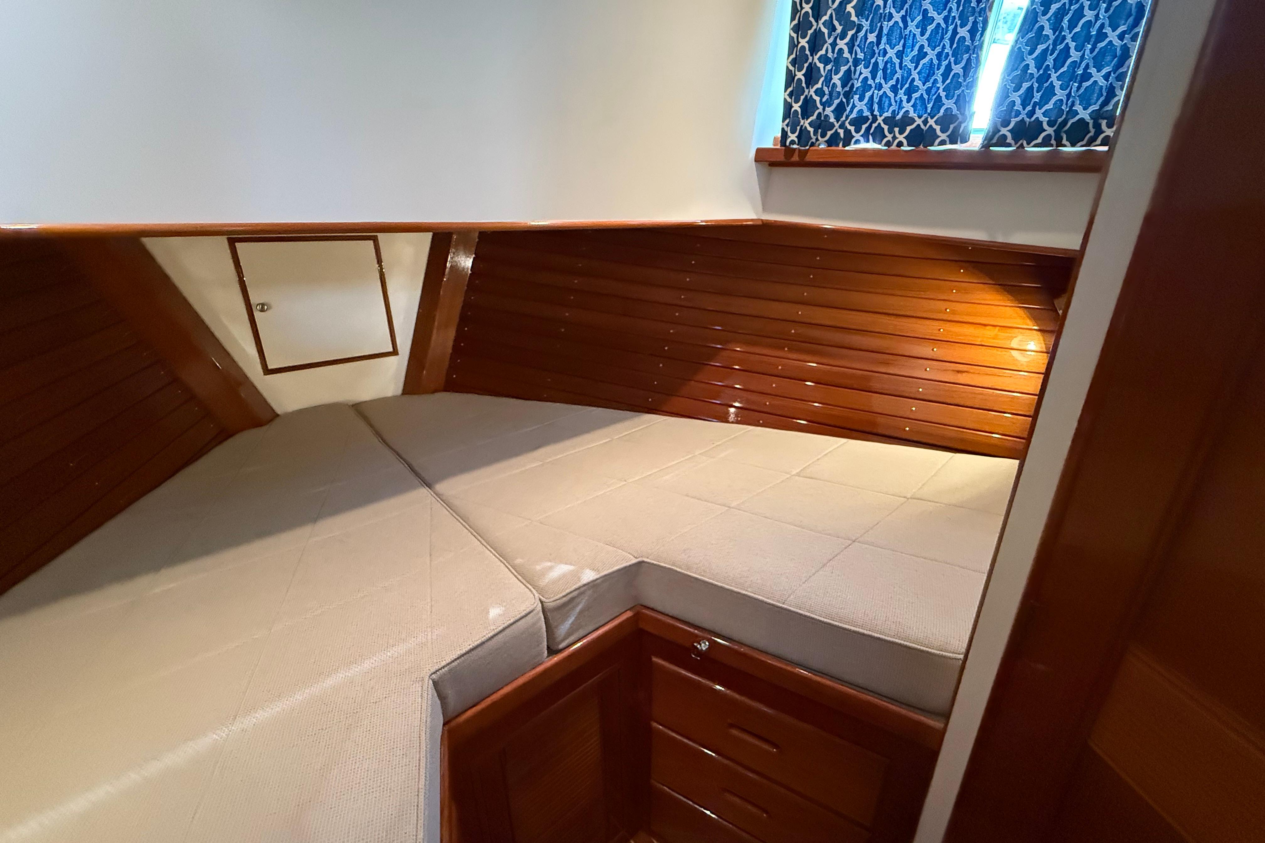 2002 Grand Banks 42 Classic-31