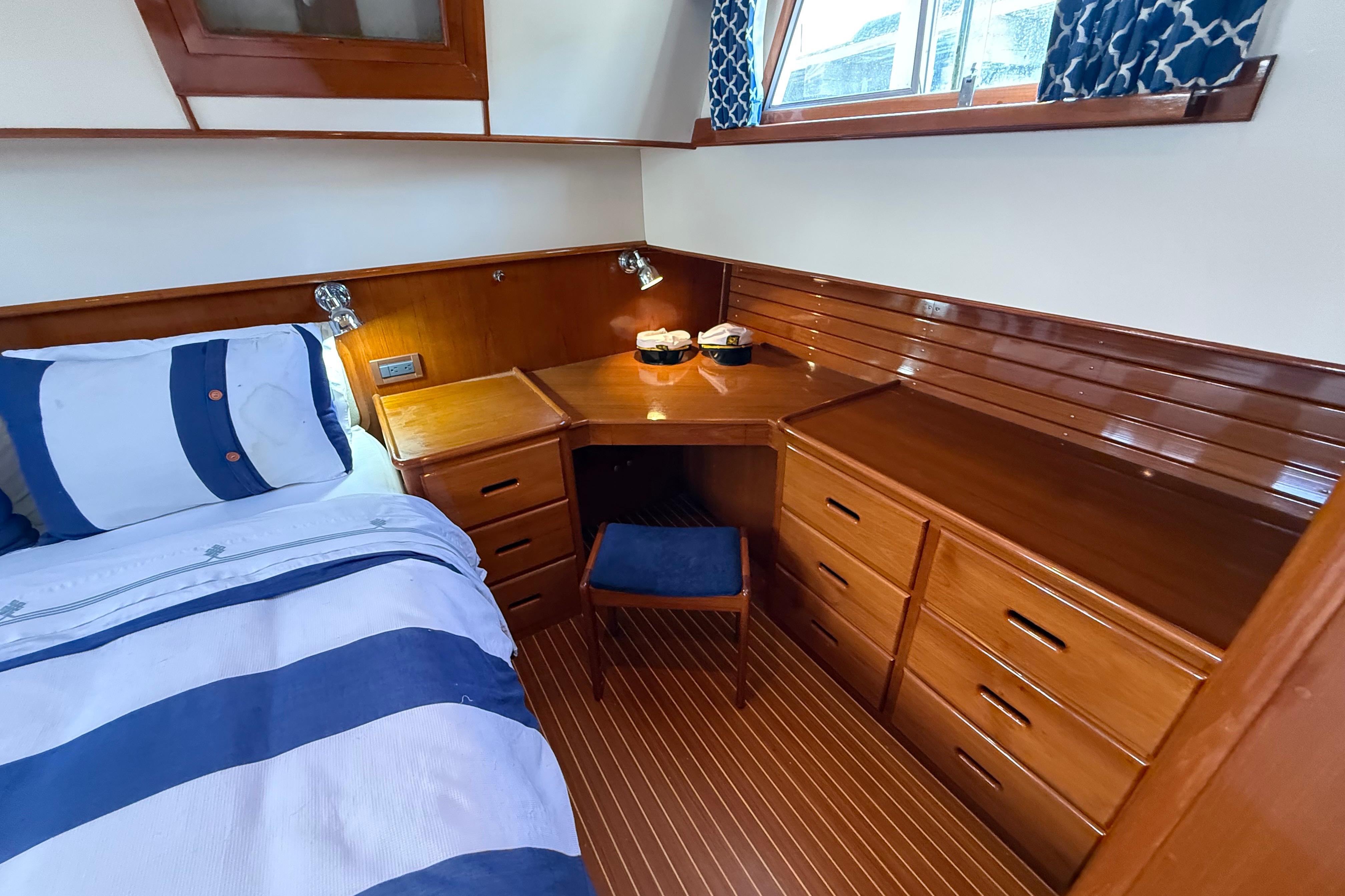2002 Grand Banks 42 Classic-39