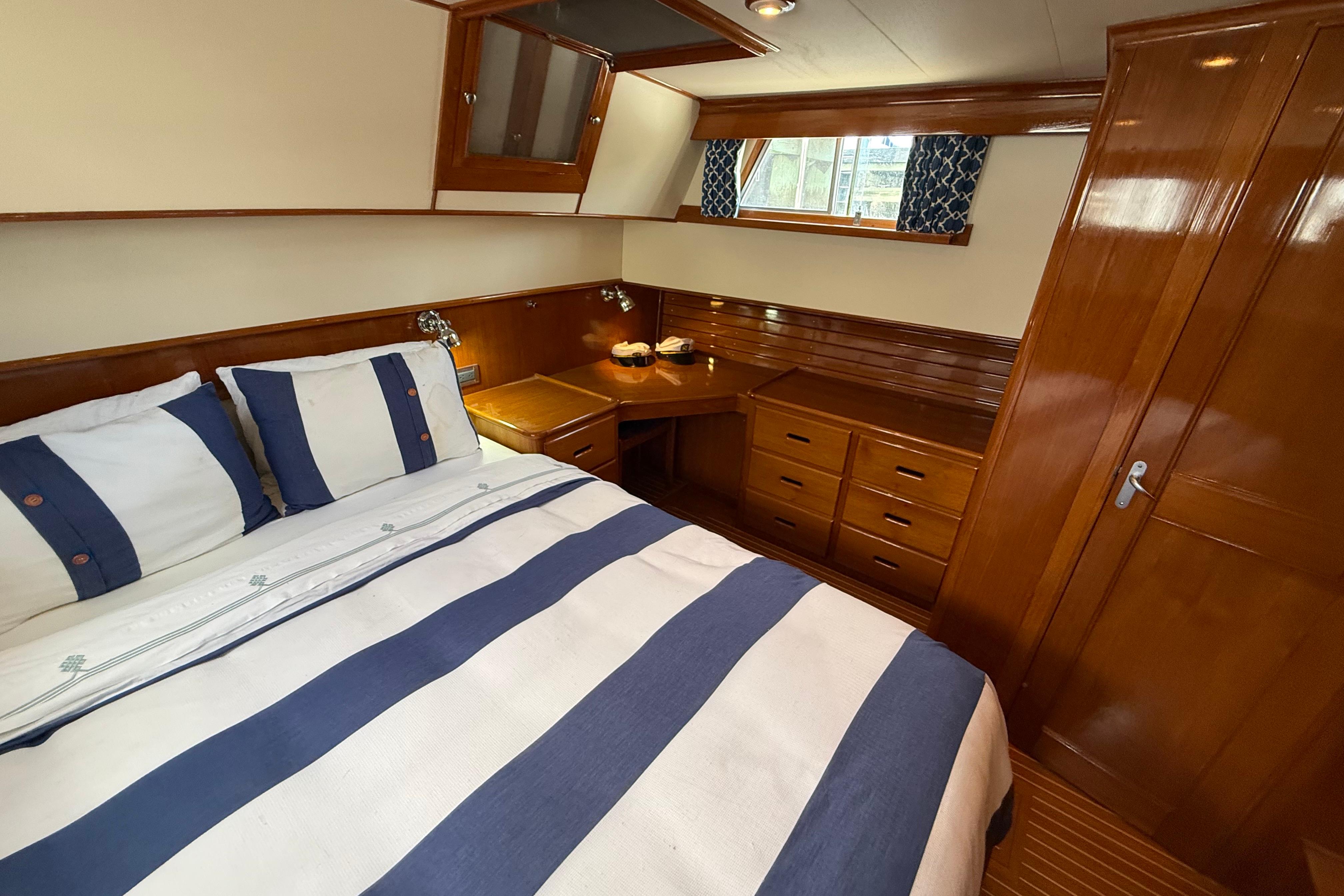 2002 Grand Banks 42 Classic-40