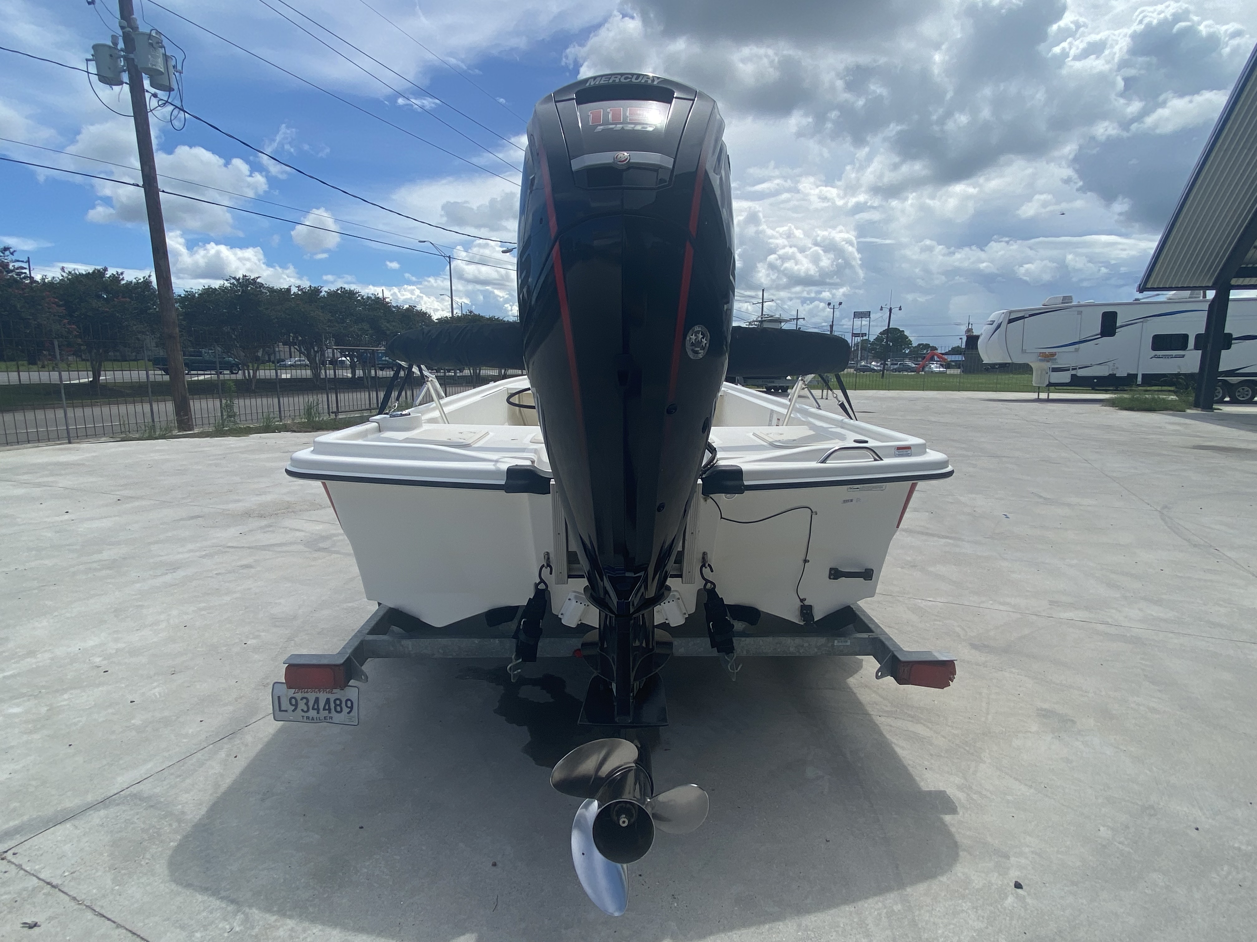 2017 Mako boat for sale, model of the boat is Pro Skiff 19 CC & Image # 9 of 13