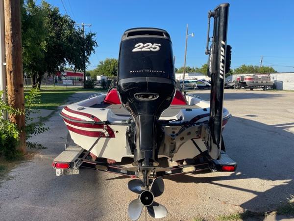 2001 Hawk boat for sale, model of the boat is Super 2100 & Image # 4 of 15