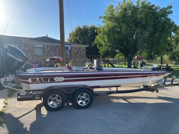 2001 Hawk boat for sale, model of the boat is Super 2100 & Image # 5 of 15