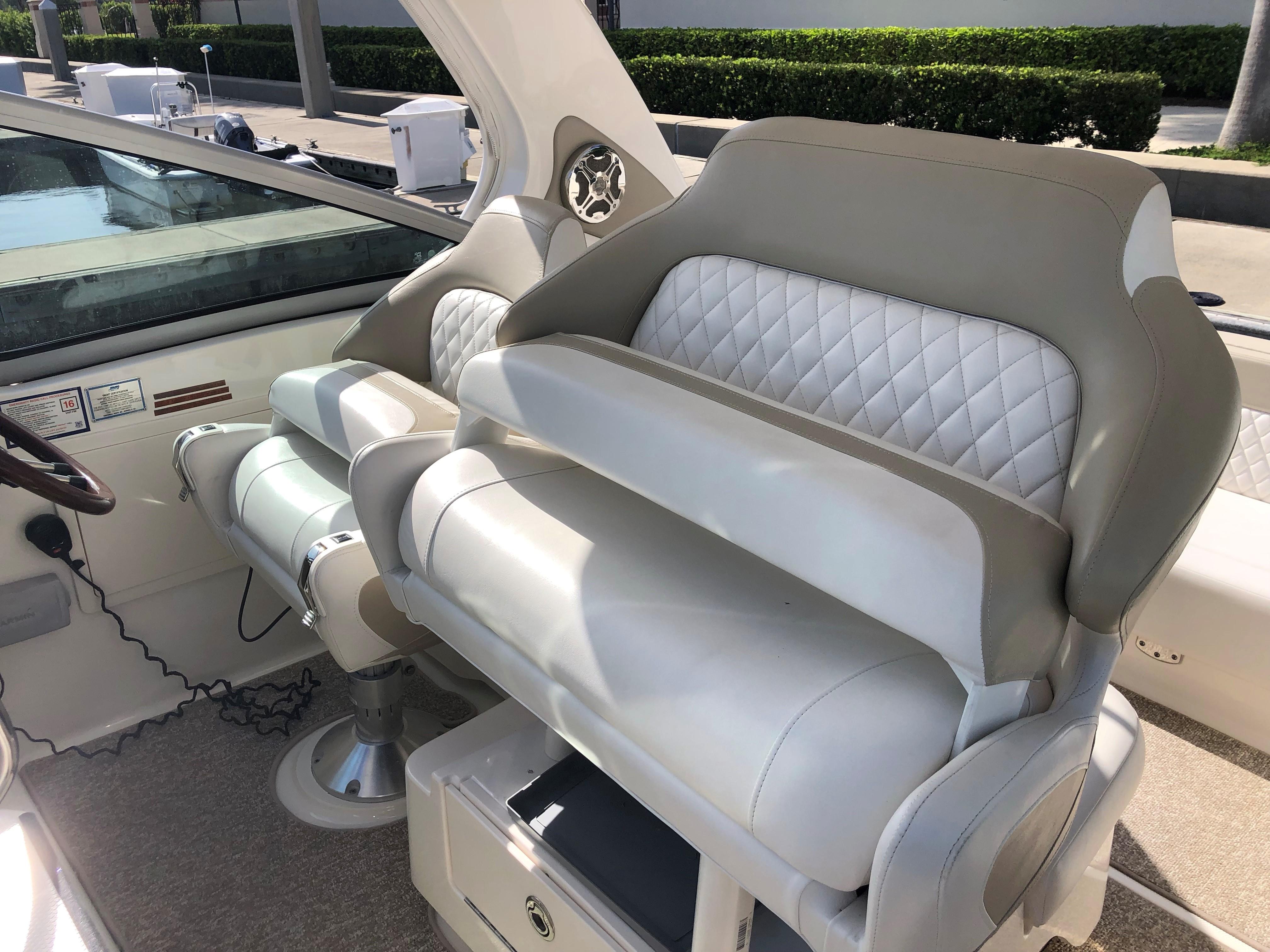 Chaparral 31- Helm Seating