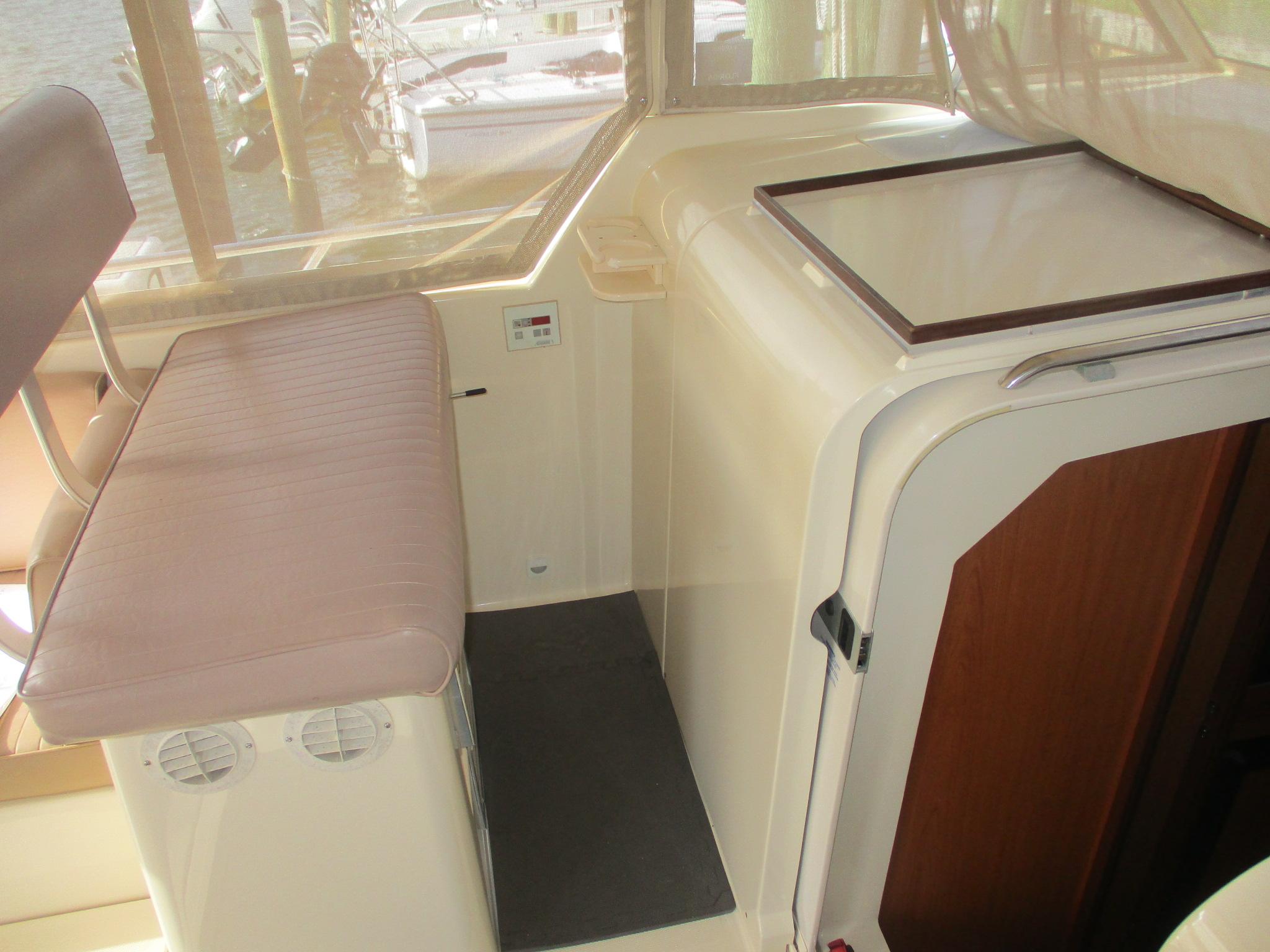 2007-mainship-pilot-34-sedan-power-9748873-20250409084029560-1_XLARGE