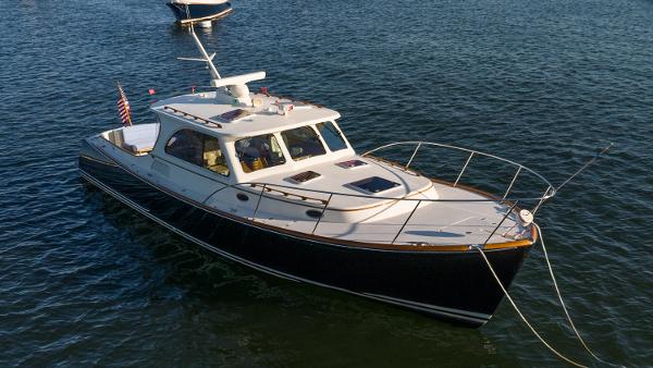 Photo of 2005 Hinckley 40'