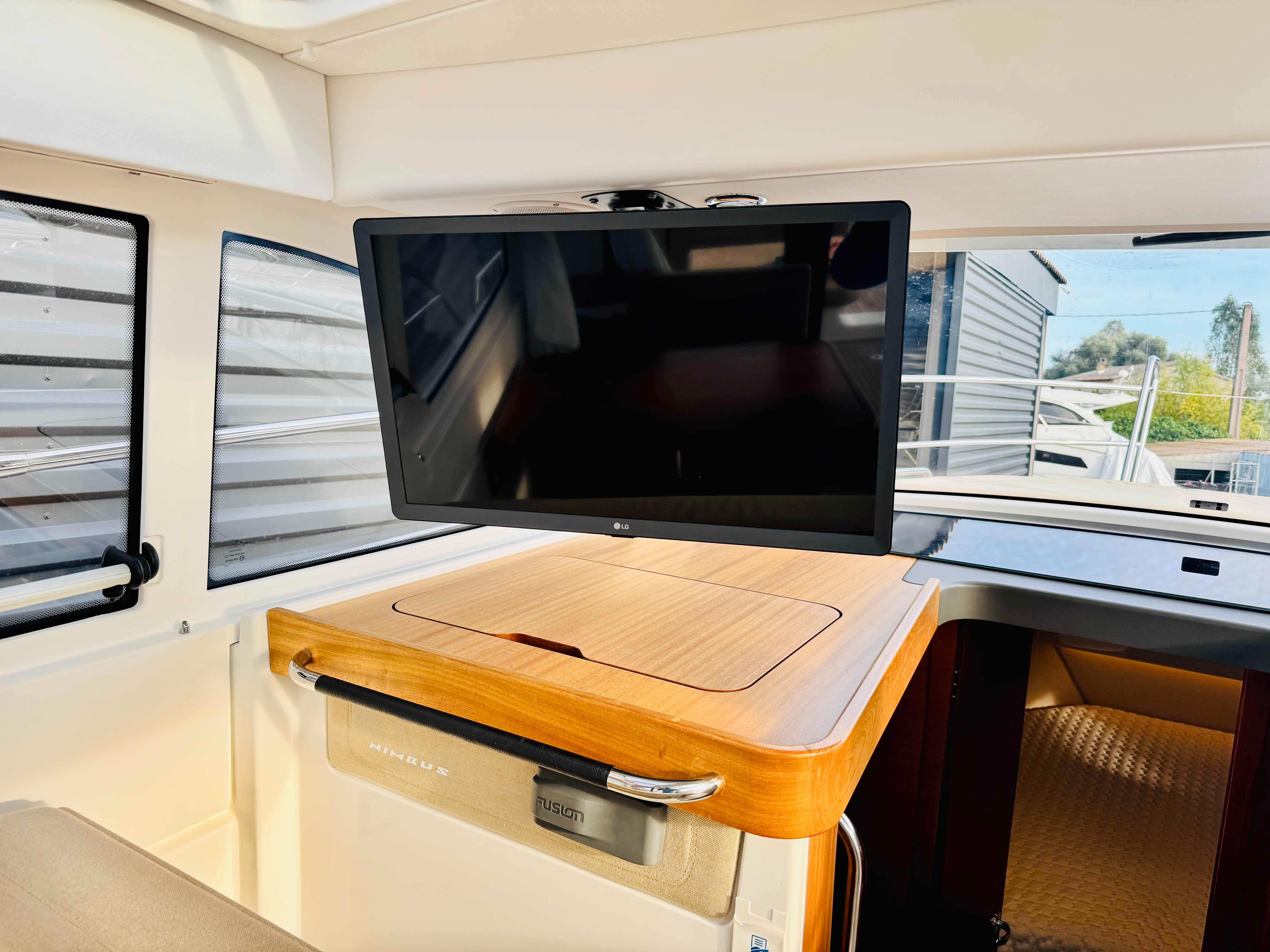 Nimbus 305 Coupe