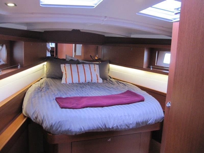Beneteau-Oceanis 45 2015-Hey Jude III WA-US-Luxurious cabin interior of 2015 Beneteau Oceanis 45 yacht with cozy bedding.-9598888 | Thumbnail