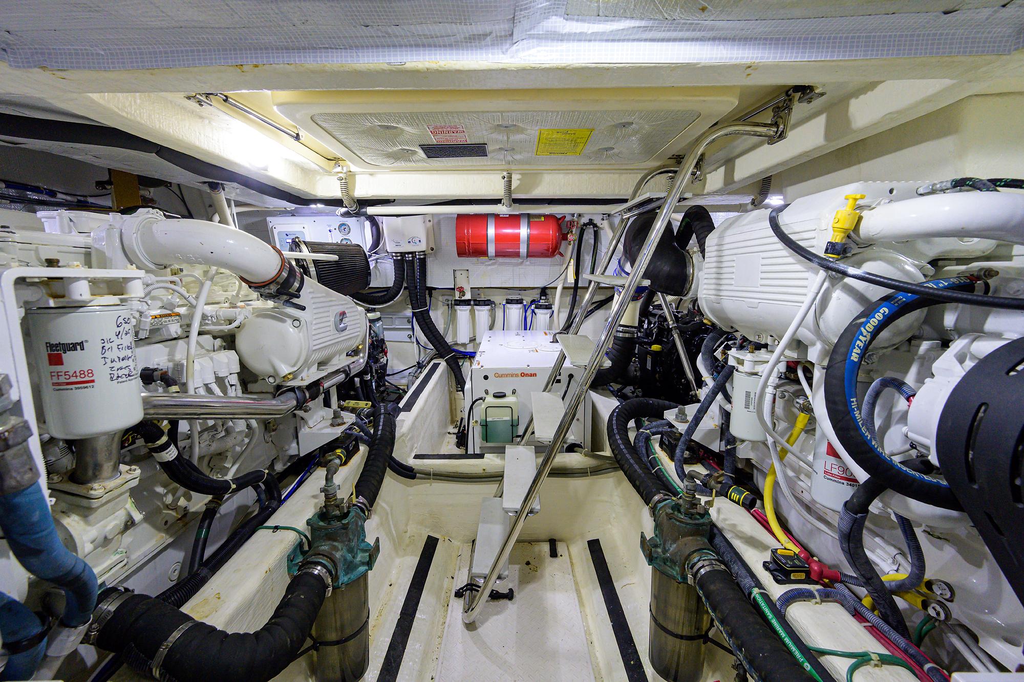 SABRE 48 ODIN - Engine Room