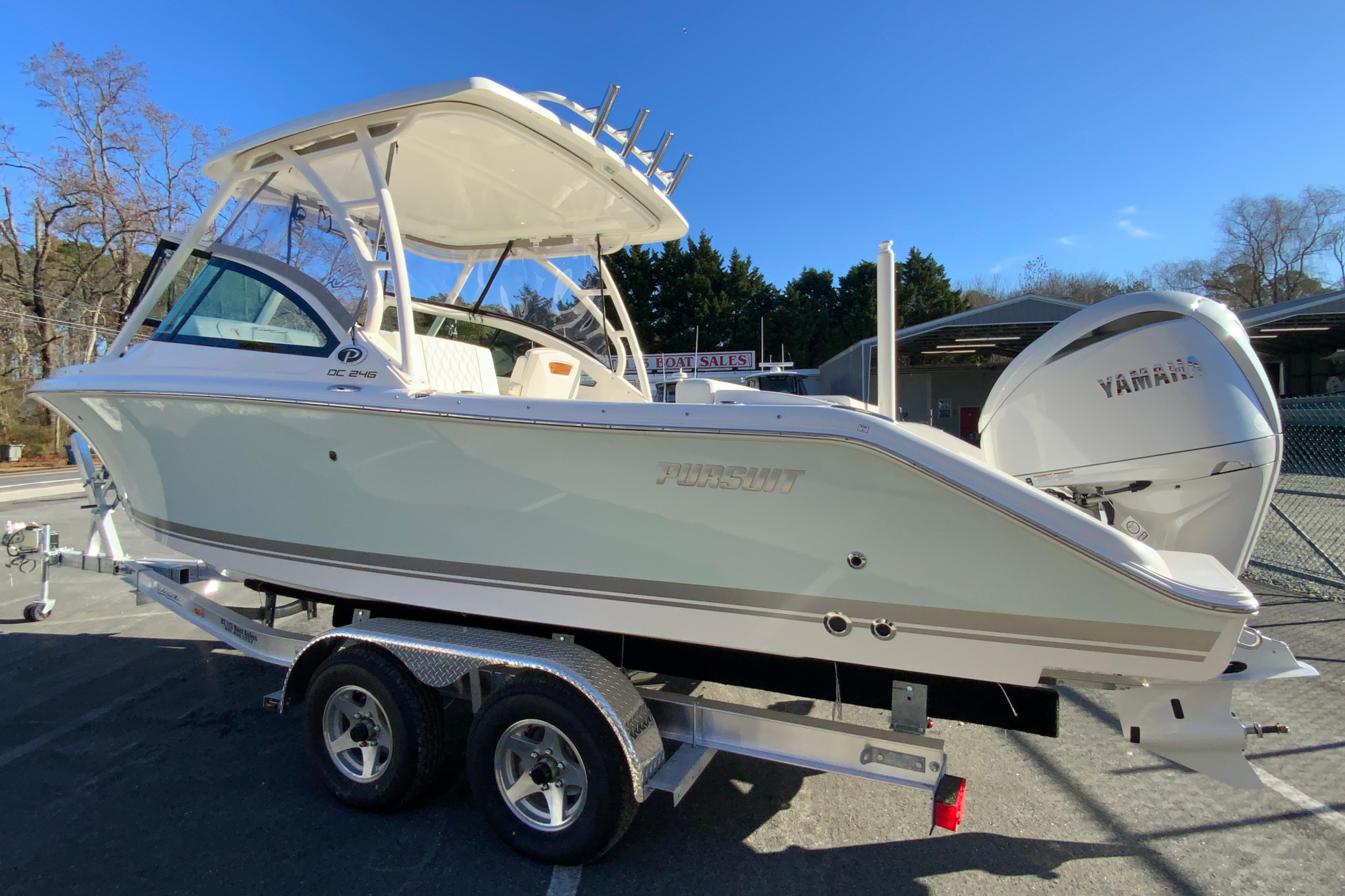 2026 Pursuit DC 246 Dual Console-7