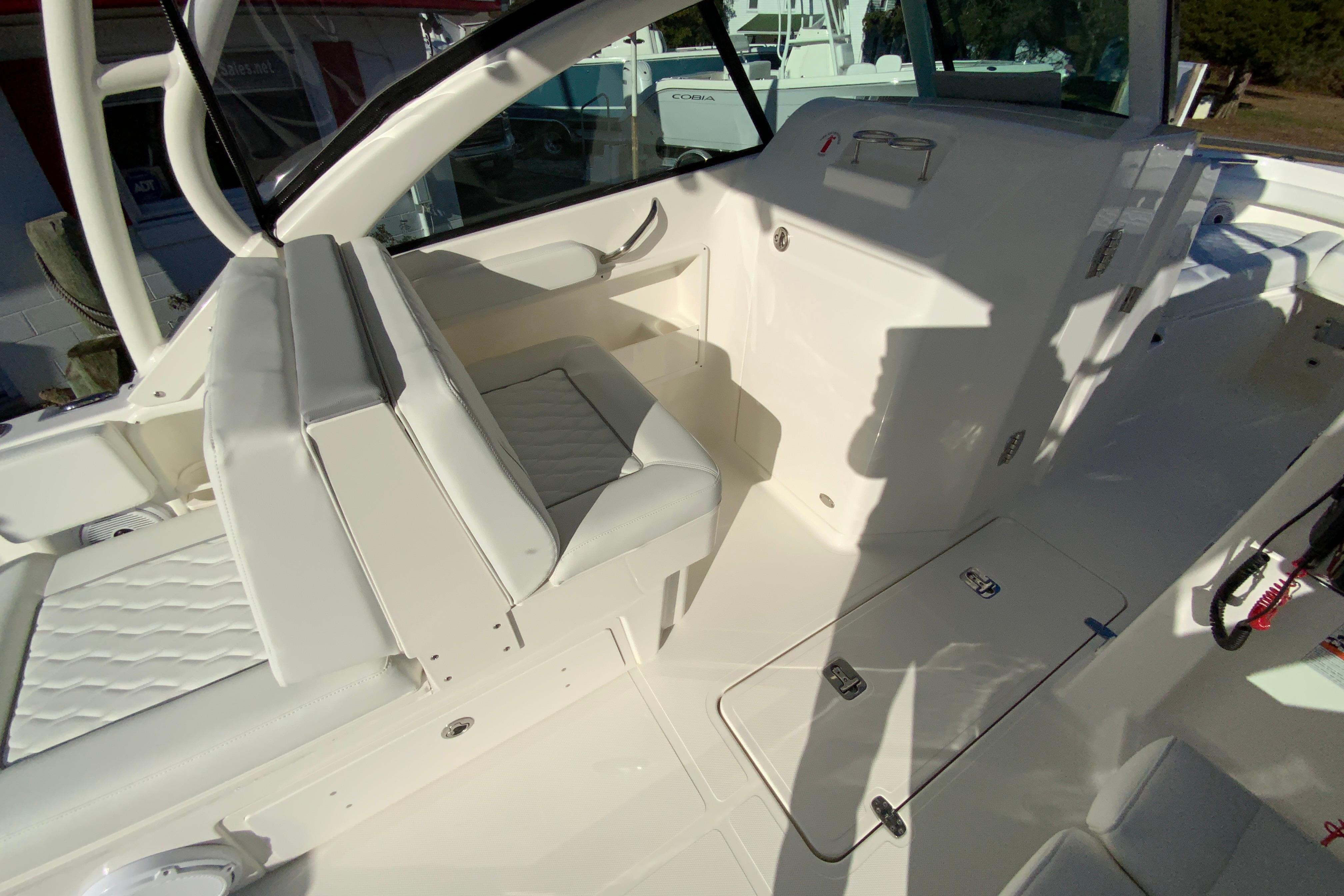 2026 Pursuit DC 246 Dual Console-13