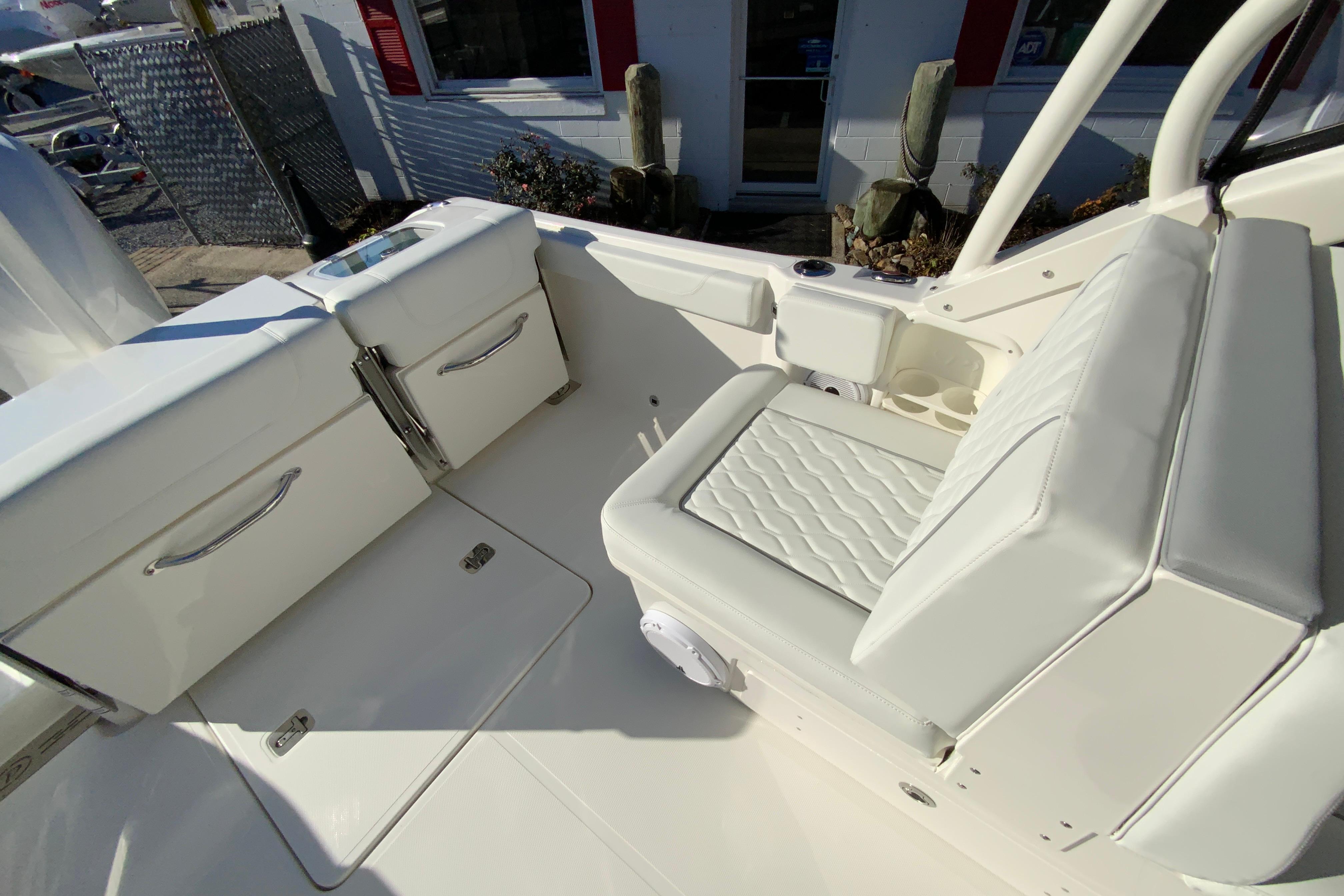 2026 Pursuit DC 246 Dual Console-14