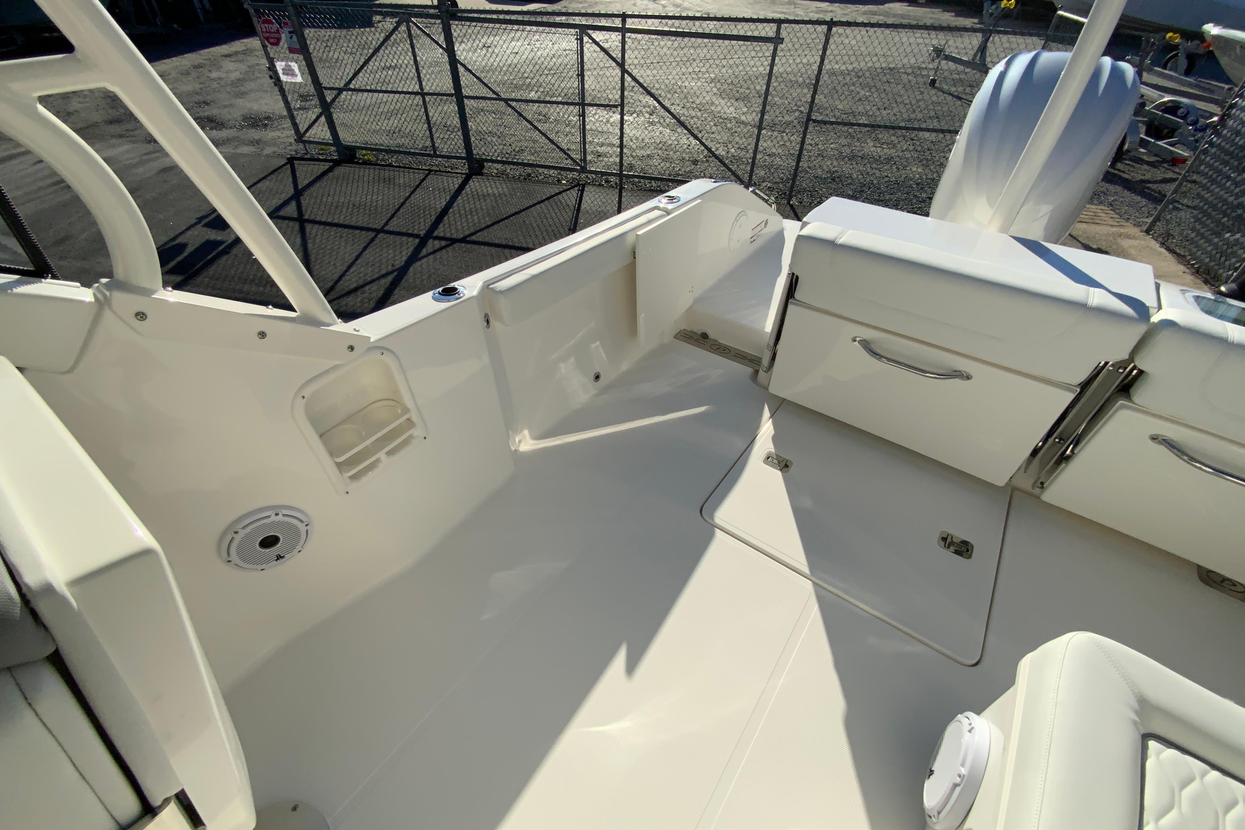 2026 Pursuit DC 246 Dual Console-15