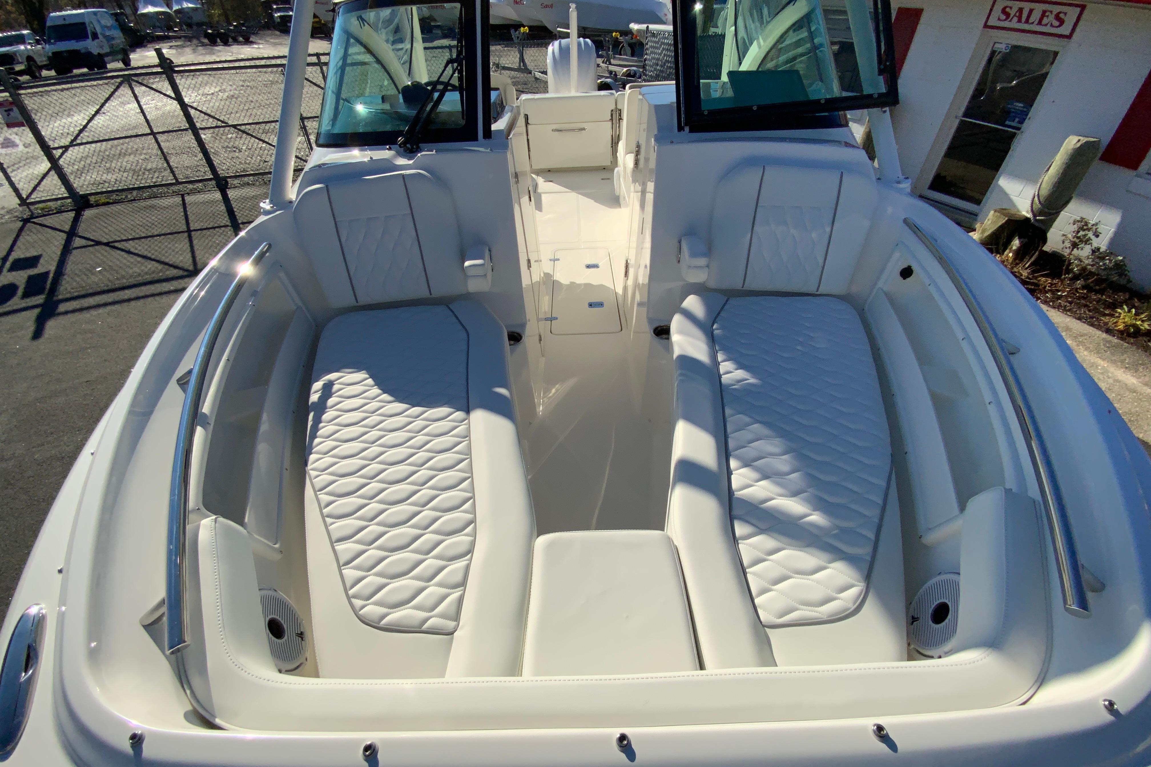 2026 Pursuit DC 246 Dual Console-29