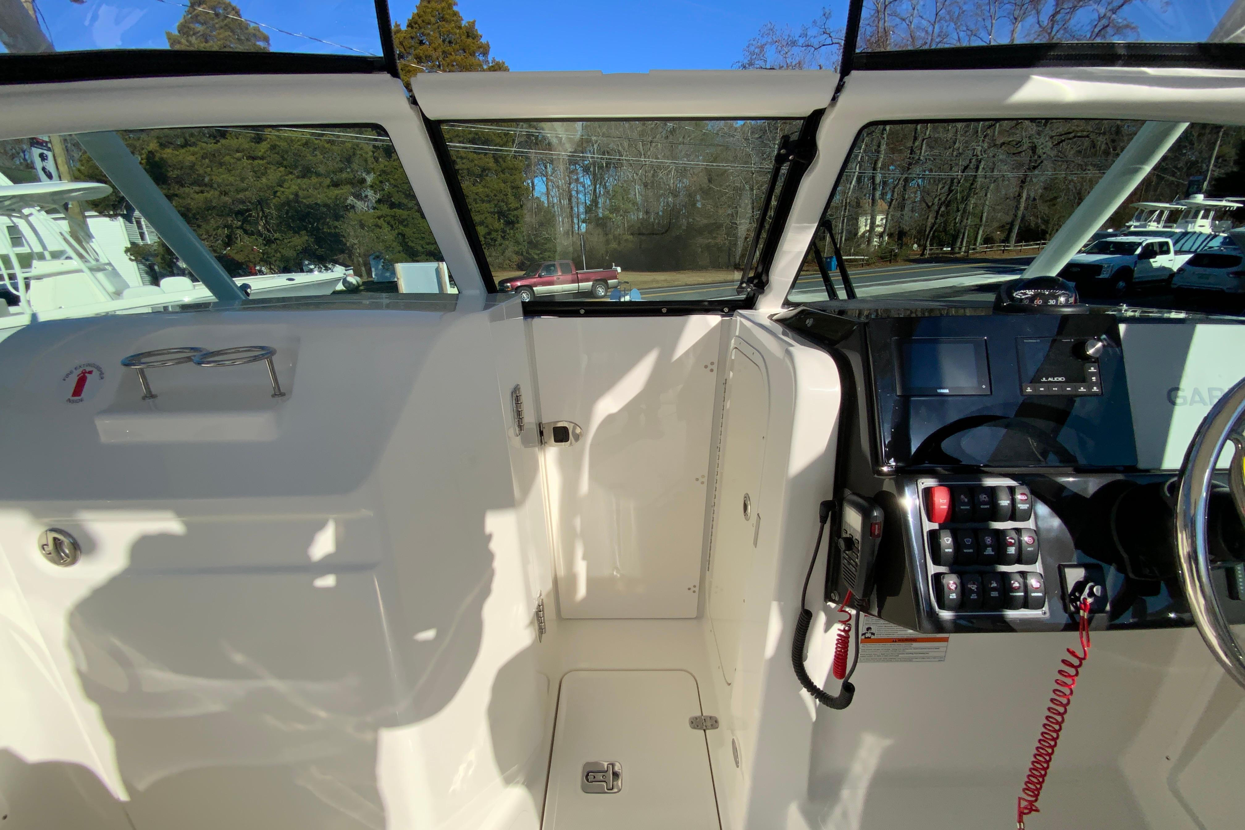 2026 Pursuit DC 246 Dual Console-38