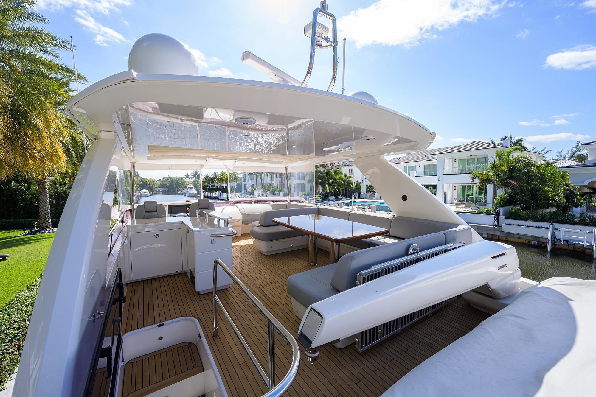 Princess 68 Khatch You Later - Flybridge Seating and Table