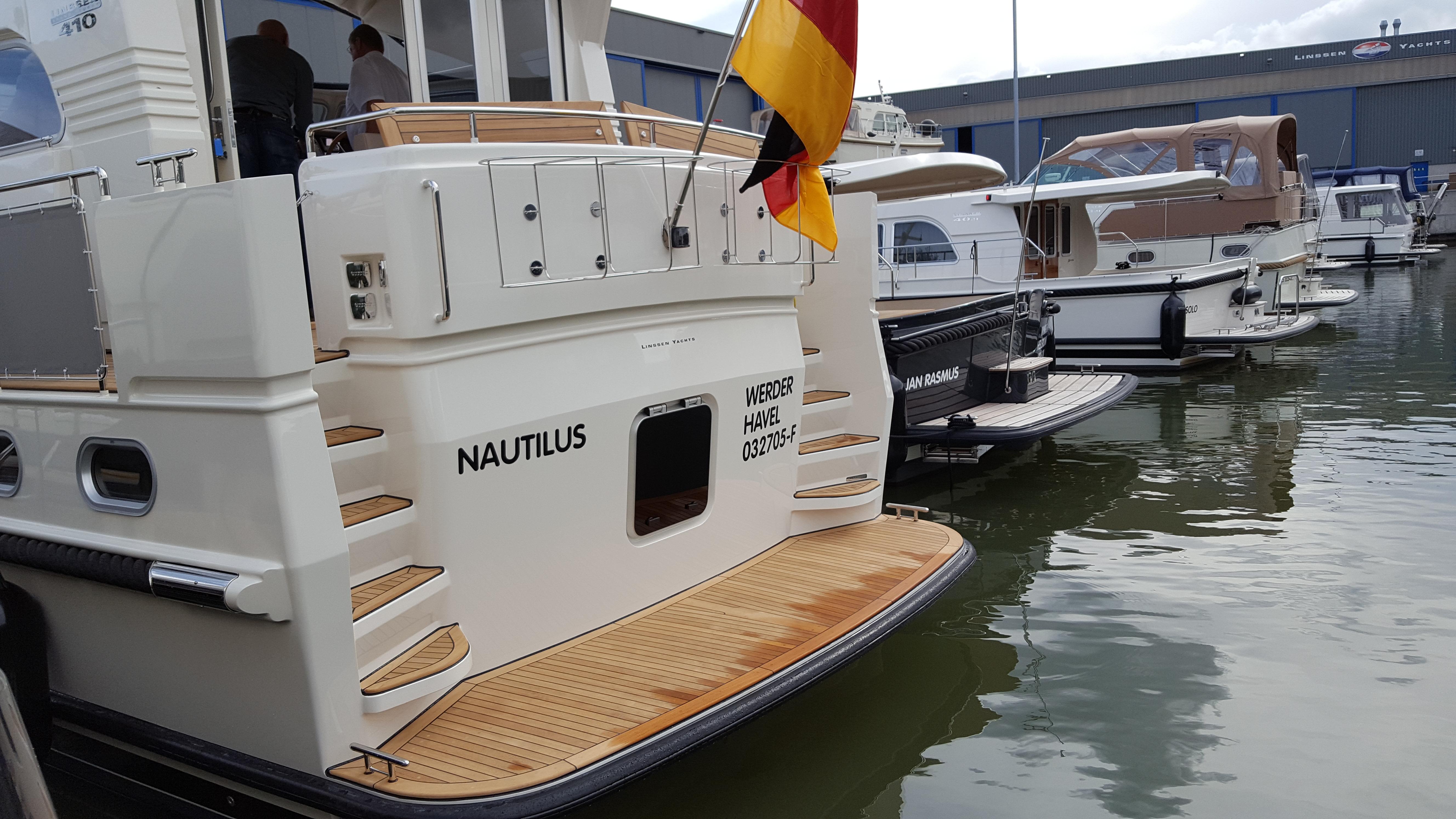 Linssen Grand Sturdy 410 AC Variotop 2016 yacht docked, featuring wooden deck and German flag.