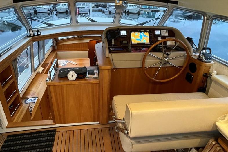Interior of 2016 Linssen Grand Sturdy 410 AC Variotop yacht, featuring helm and navigation equipment.