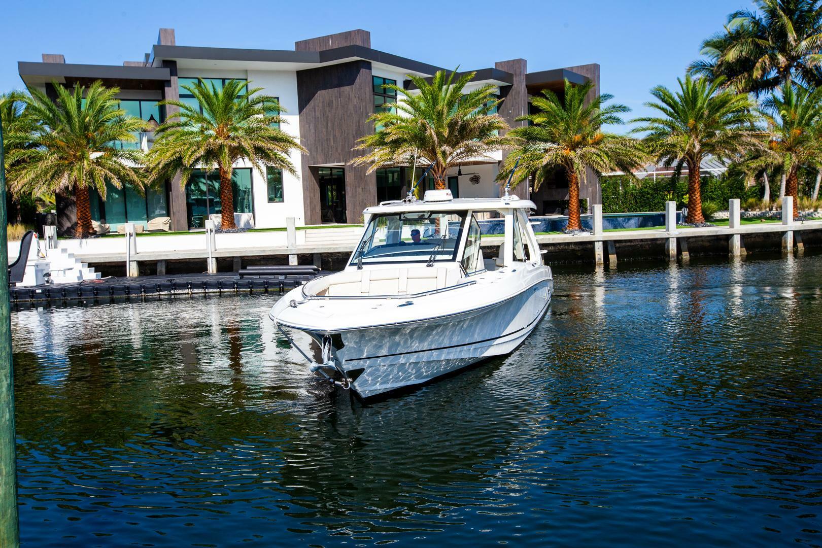 2019-boston-whaler-380-realm-power-9788917-20250509141002922-1_XLARGE