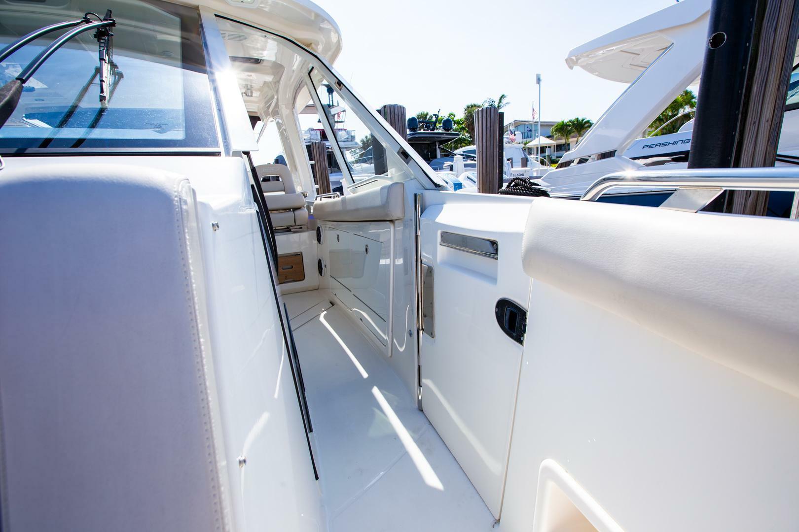 2019-boston-whaler-380-realm-power-9788917-20250509141014182-1_XLARGE