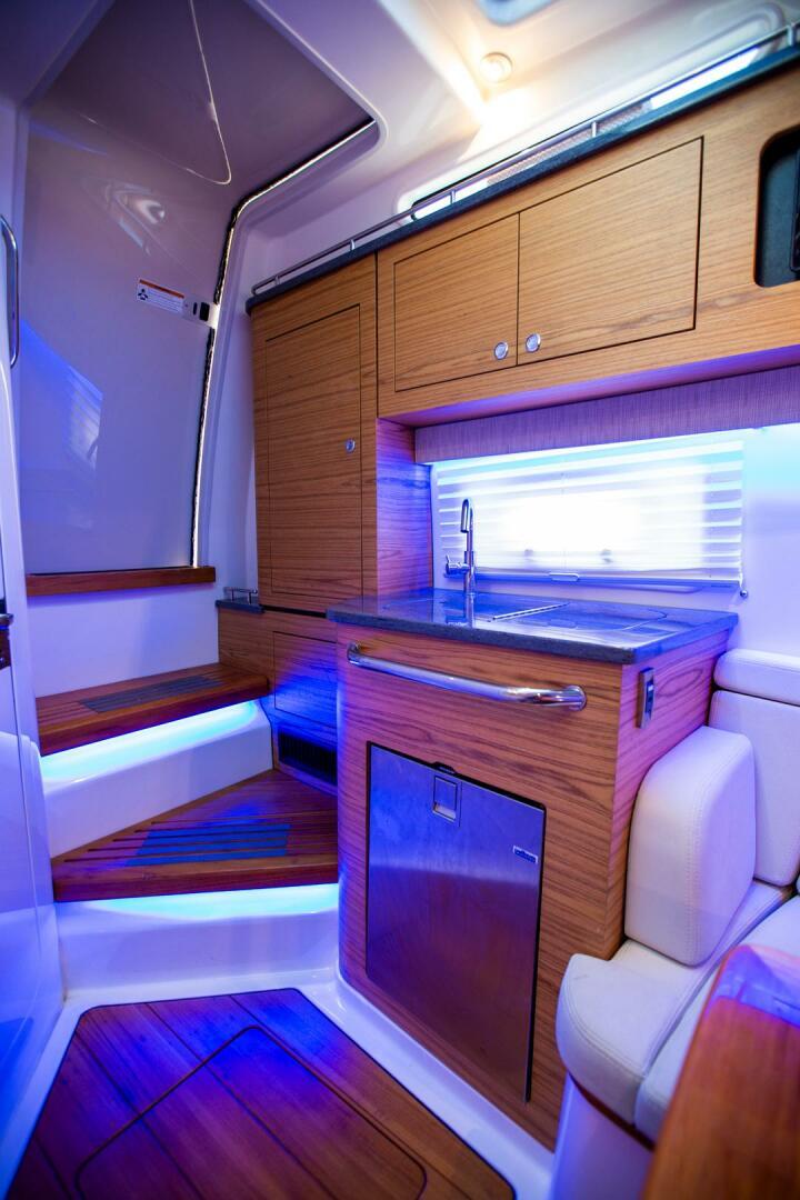 2019-boston-whaler-380-realm-power-9788917-20250509141118211-1_XLARGE