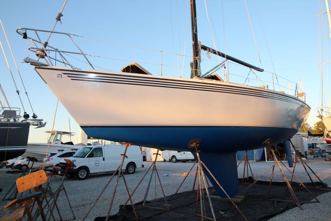 M 10451 CF Knot 10 Yacht Sales M 10451 CF Knot 10 Yacht Sales