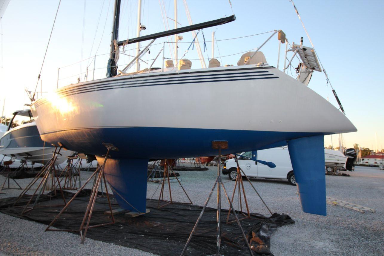 M 10451 CF Knot 10 Yacht Sales M 10451 CF Knot 10 Yacht Sales