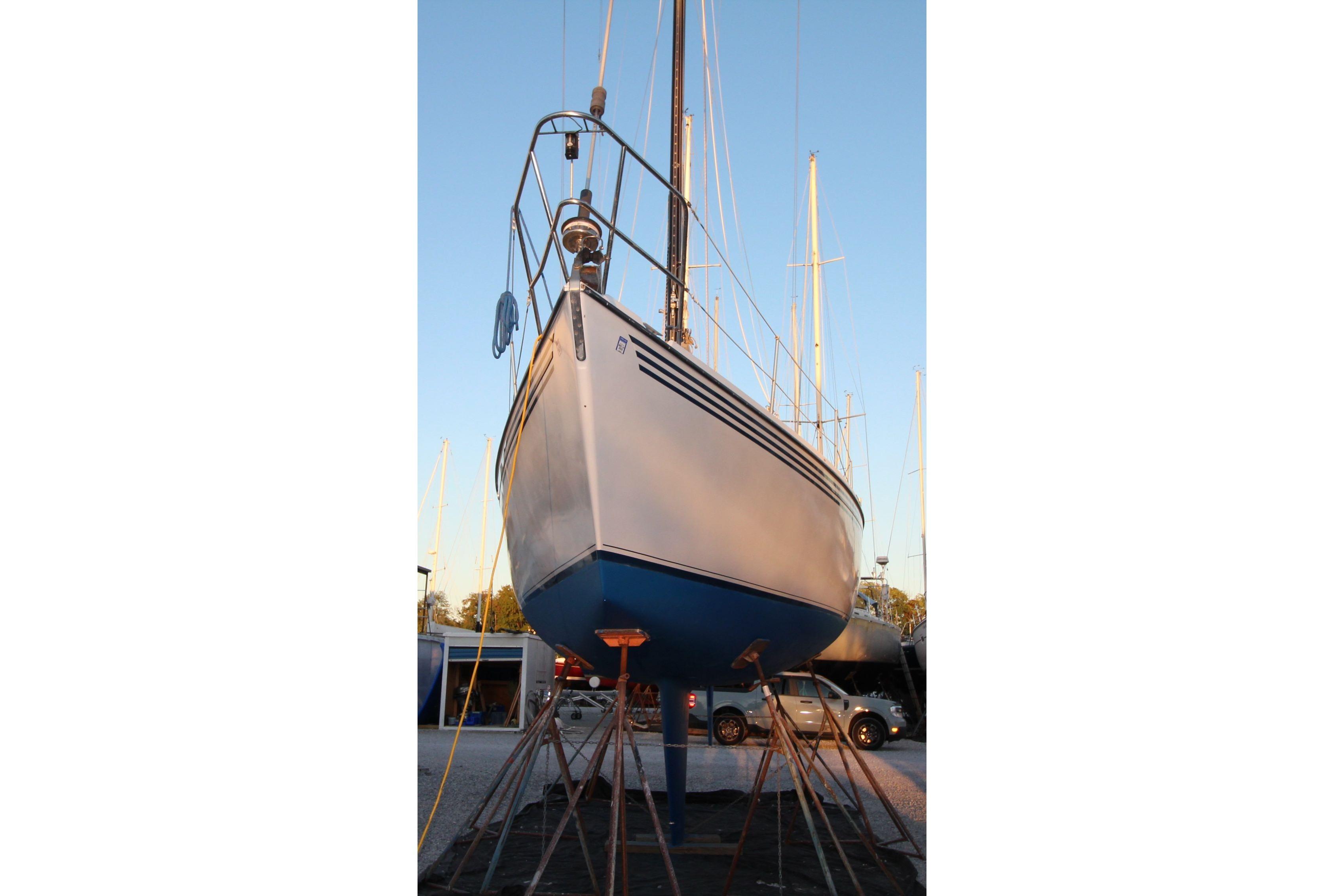 M 10451 CF Knot 10 Yacht Sales M 10451 CF Knot 10 Yacht Sales