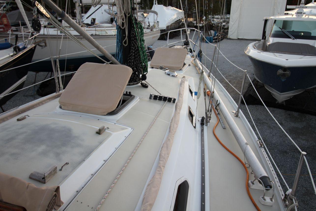 M 10451 CF Knot 10 Yacht Sales M 10451 CF Knot 10 Yacht Sales