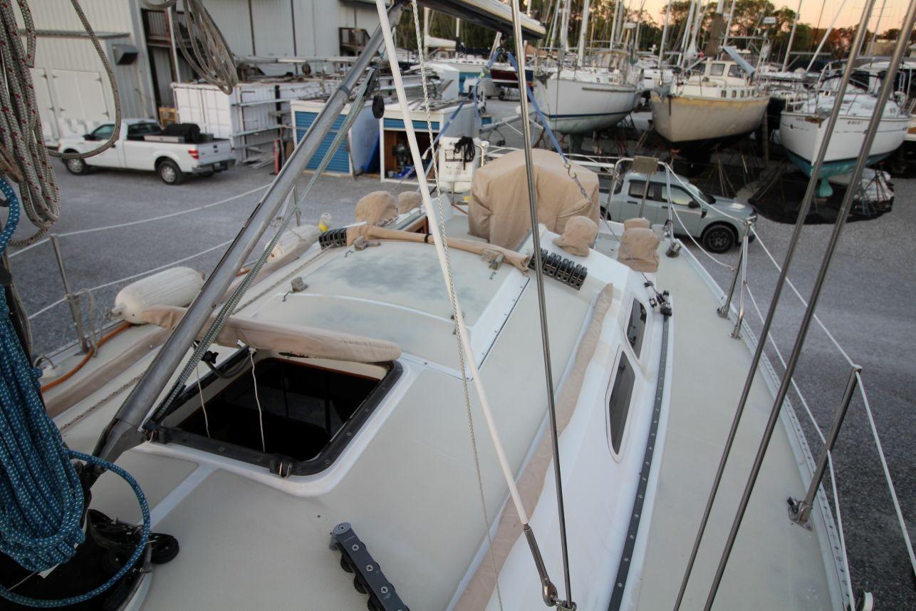 M 10451 CF Knot 10 Yacht Sales M 10451 CF Knot 10 Yacht Sales