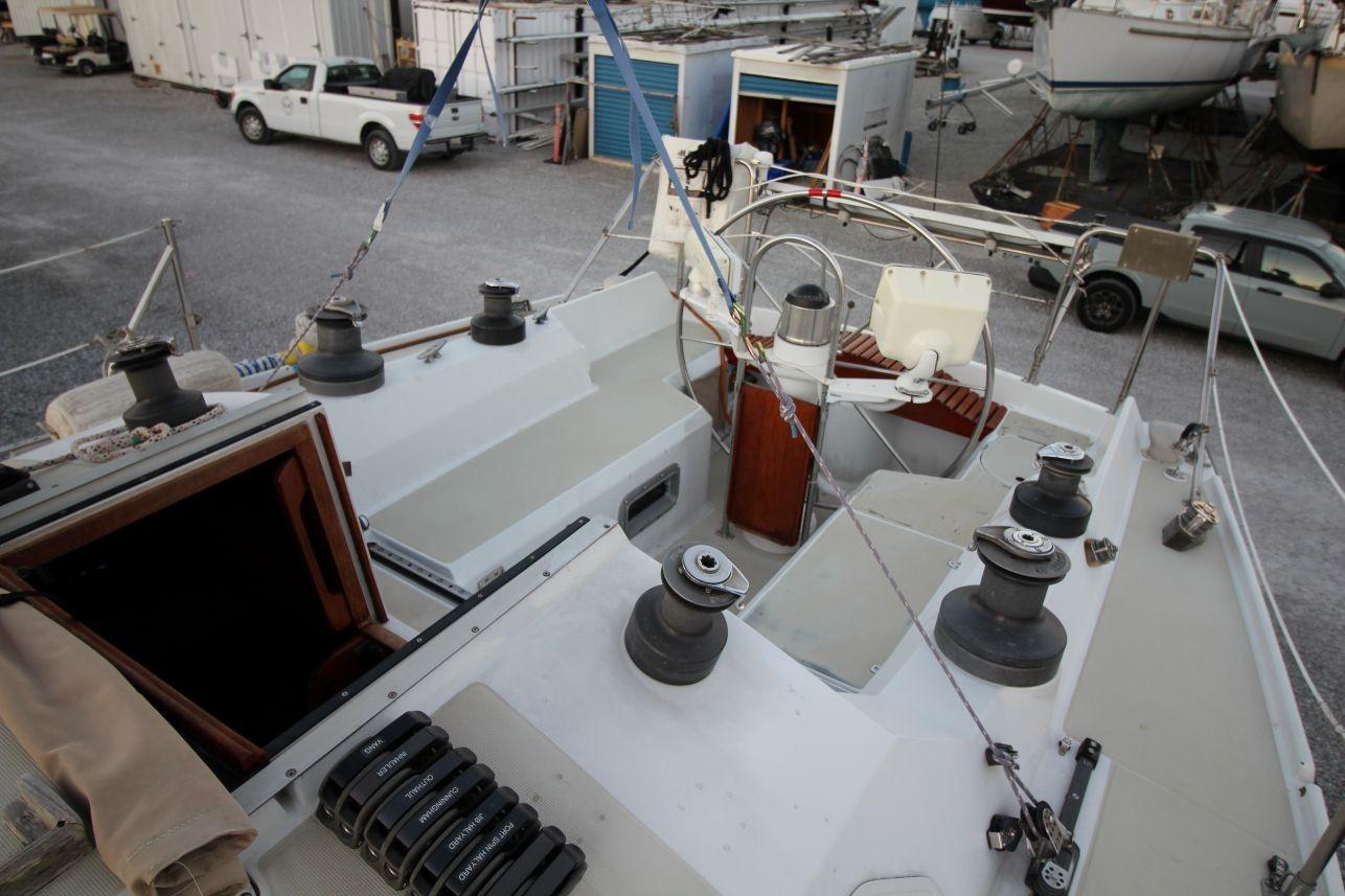 M 10451 CF Knot 10 Yacht Sales M 10451 CF Knot 10 Yacht Sales