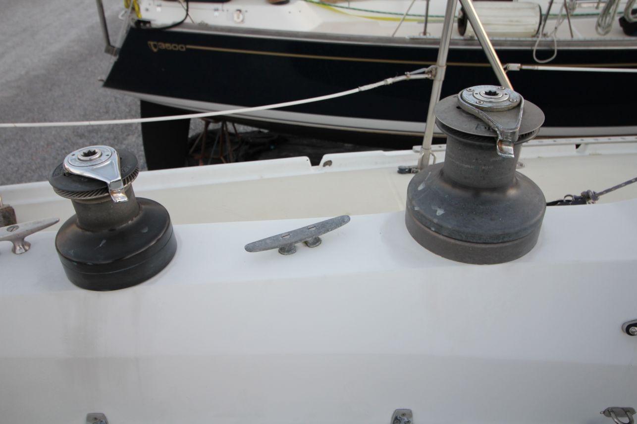 M 10451 CF Knot 10 Yacht Sales M 10451 CF Knot 10 Yacht Sales