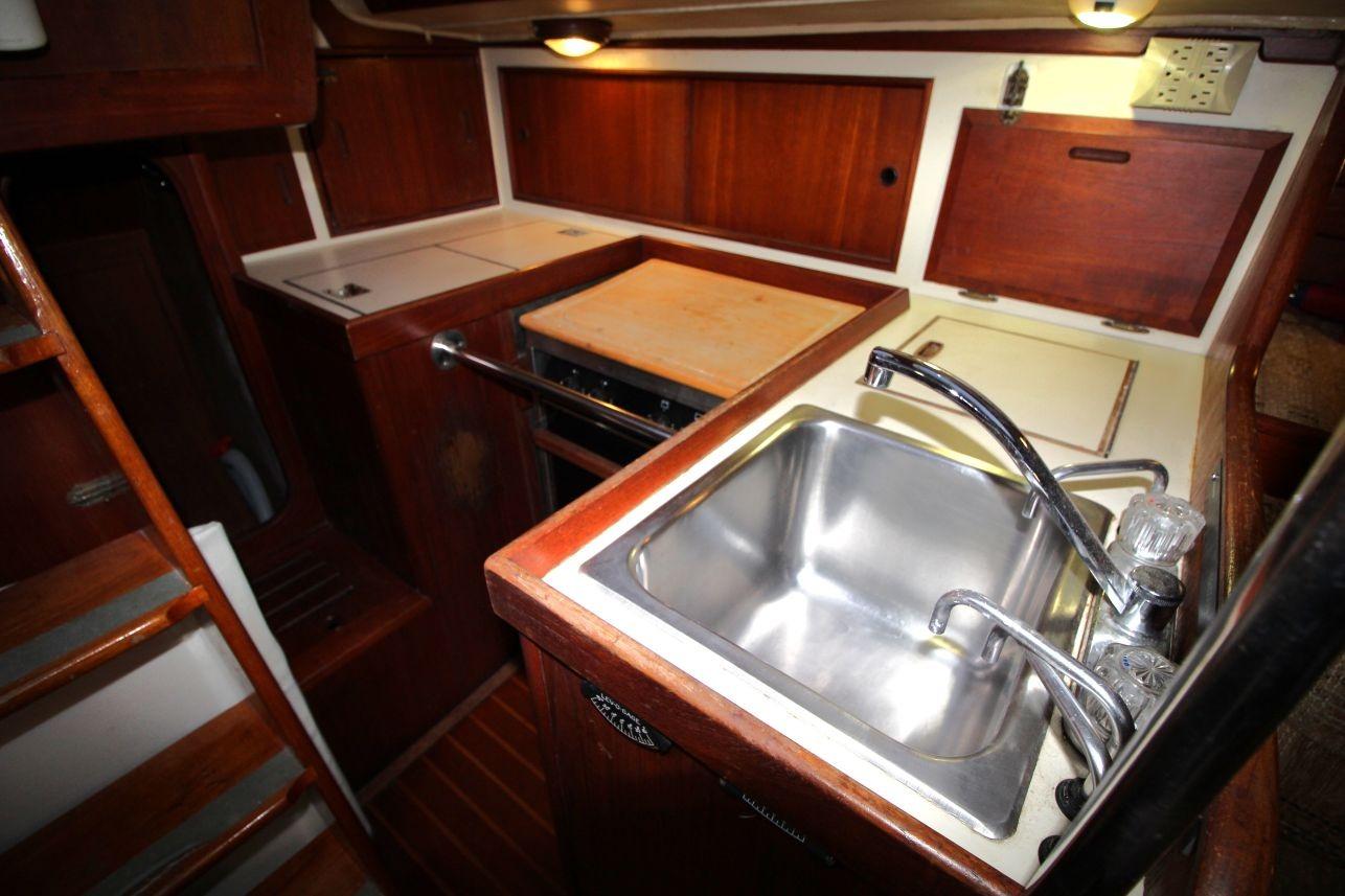 M 10451 CF Knot 10 Yacht Sales M 10451 CF Knot 10 Yacht Sales