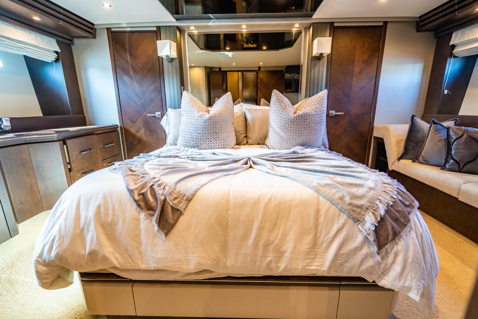 Marquis 72 - Maya - Master Stateroom