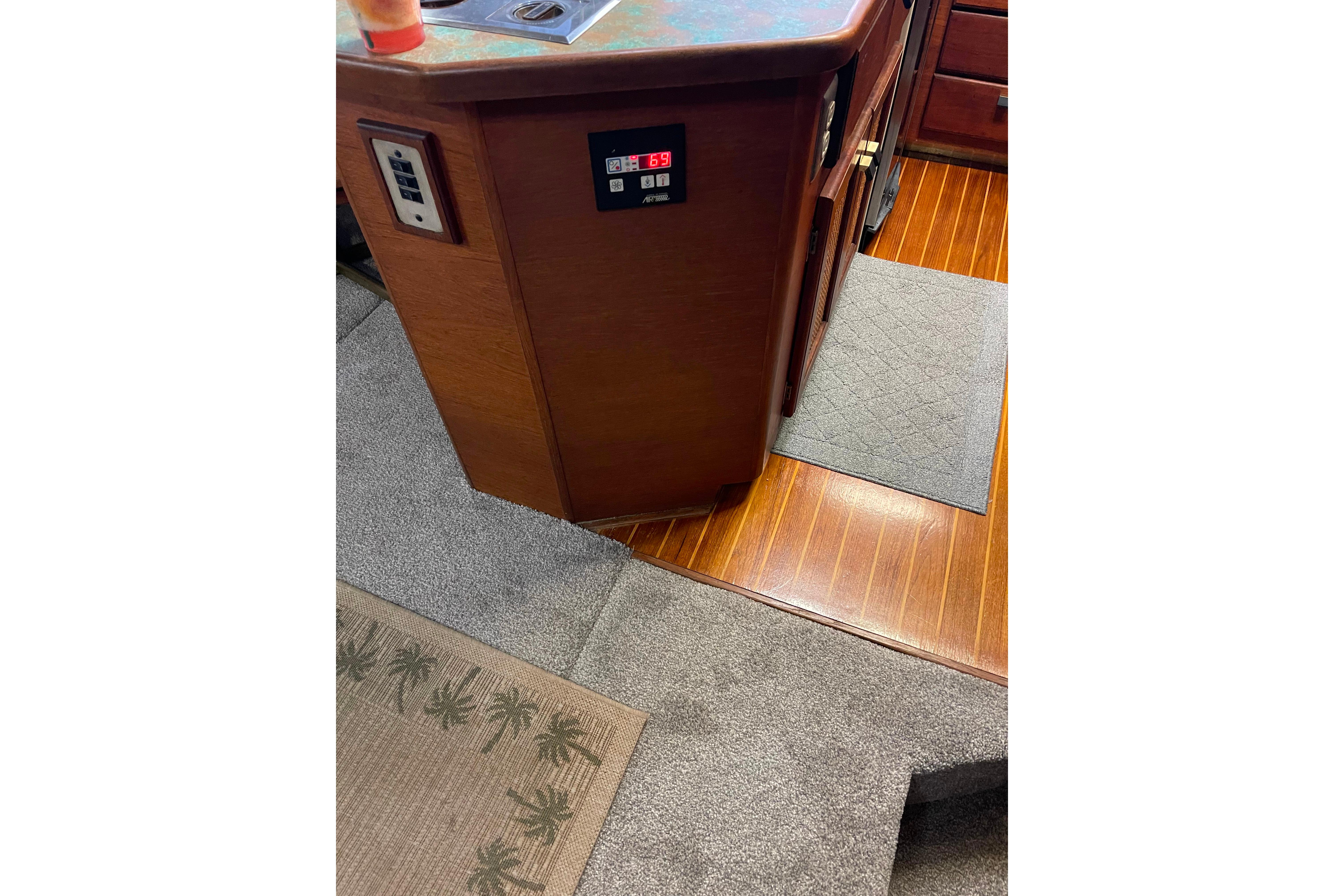 1986 Bayliner 4550 Motoryacht interior with wood flooring and control panel.