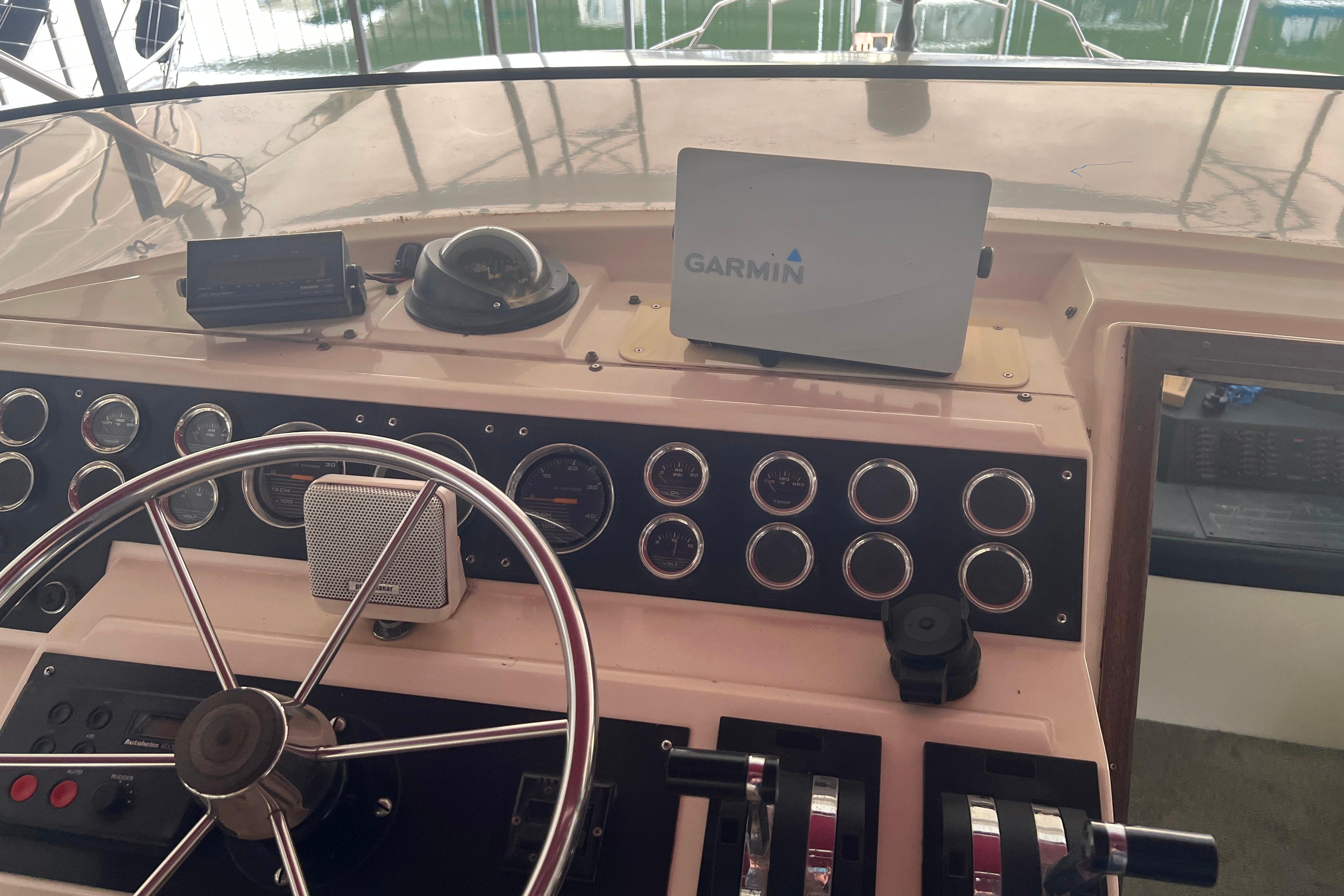 1986 Bayliner 4550 Motoryacht helm with Garmin navigation and classic instrument panel.