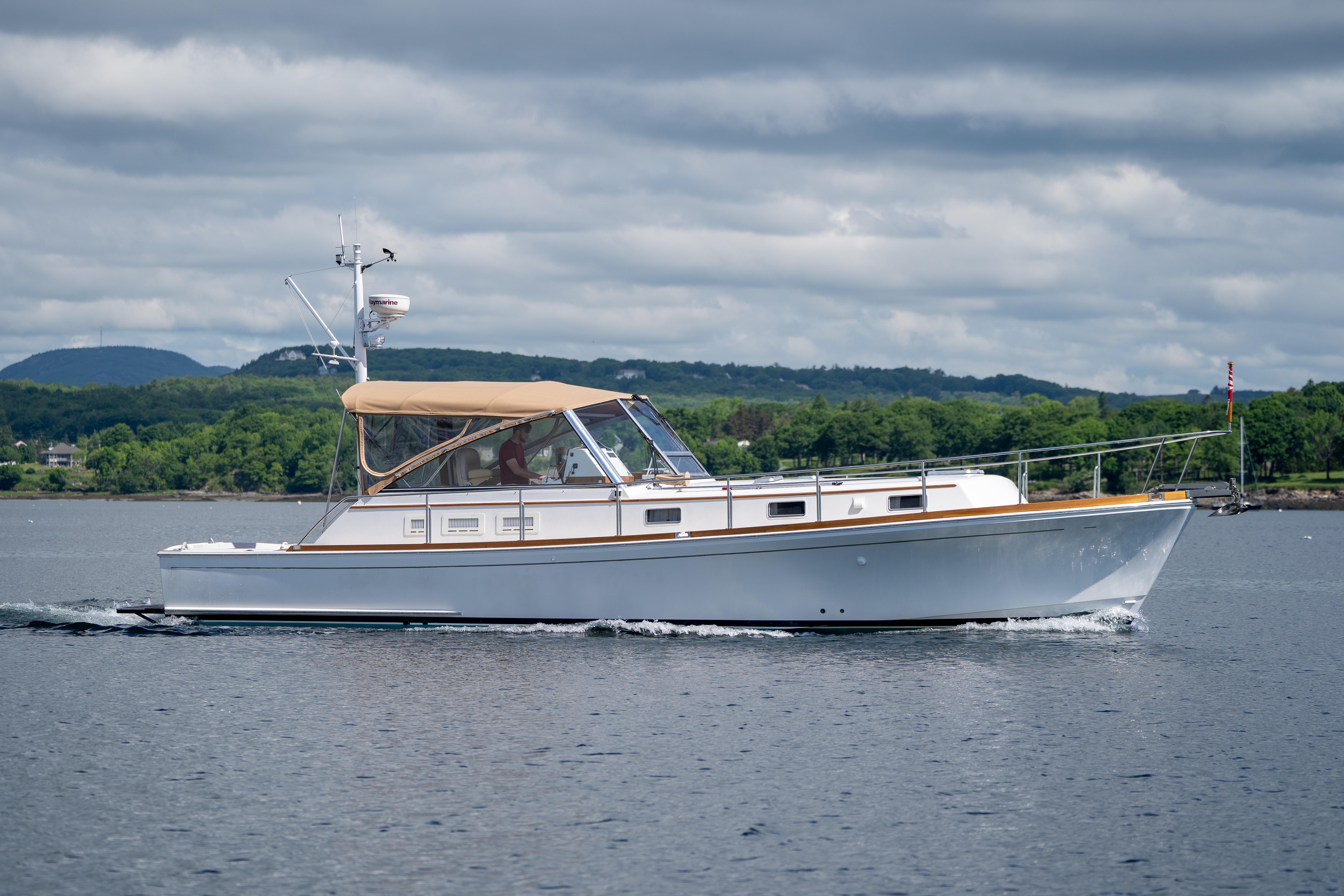 43′ Grand Banks 2000