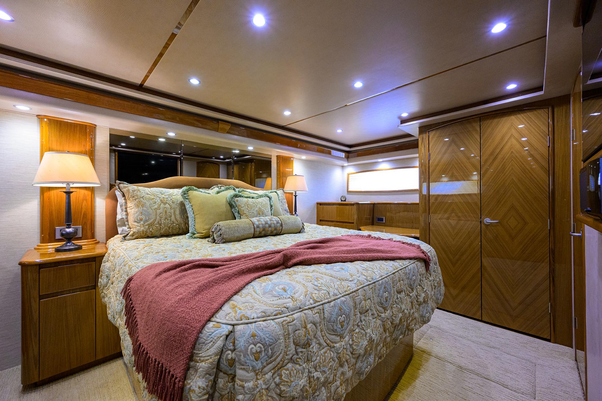 Viking 76 EGARIM - Master Stateroom Berth